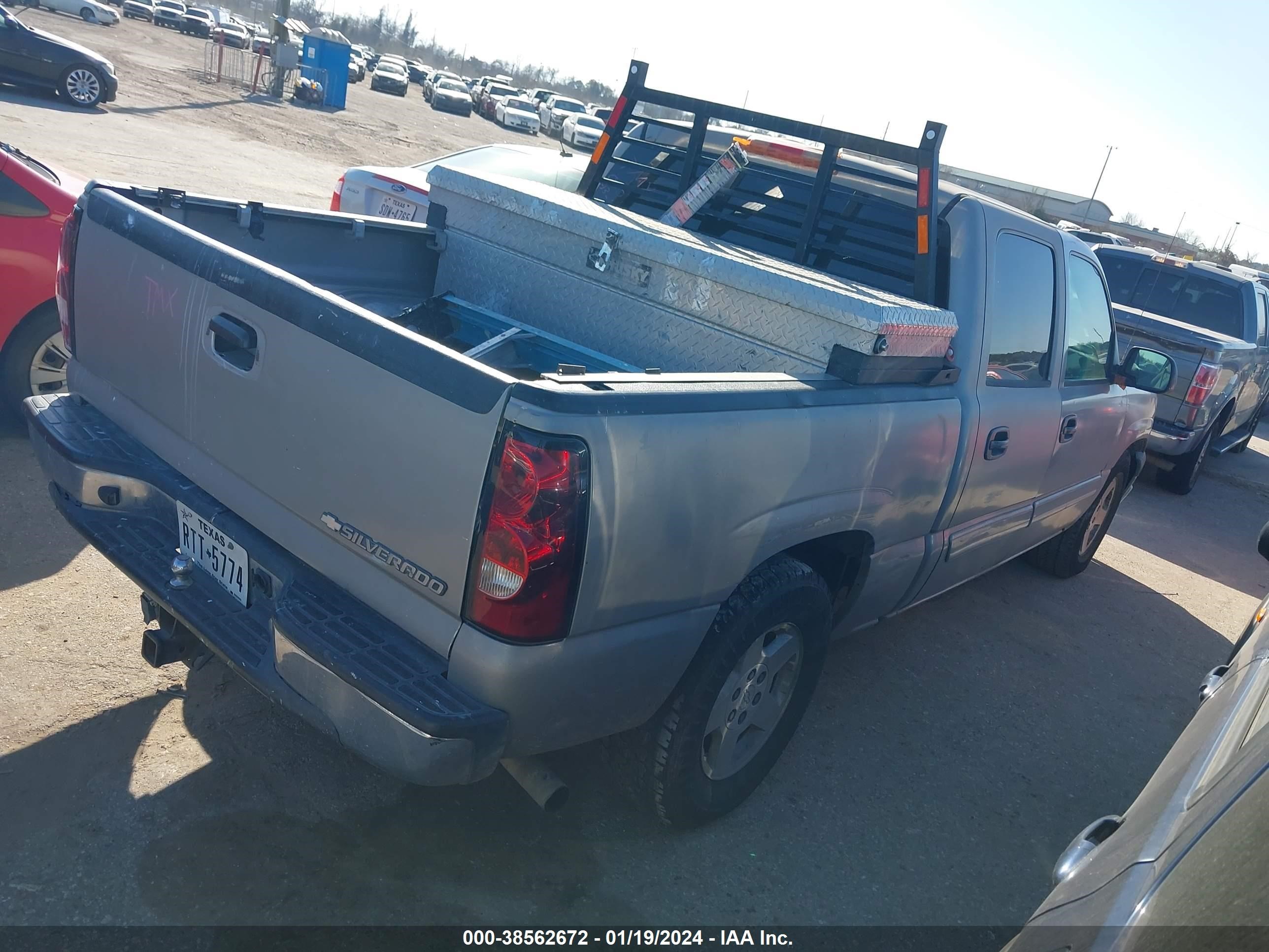 Photo 3 VIN: 2GCEC13T861129321 - CHEVROLET SILVERADO 