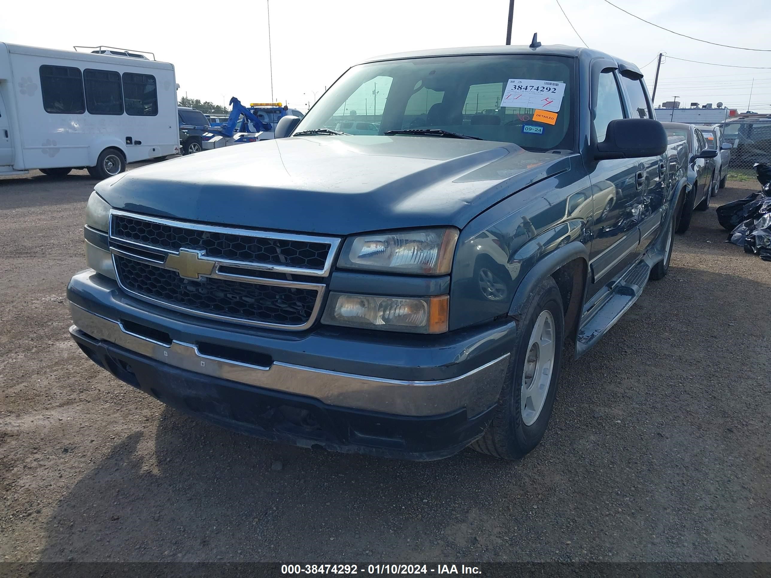 Photo 1 VIN: 2GCEC13TX61236452 - CHEVROLET SILVERADO 