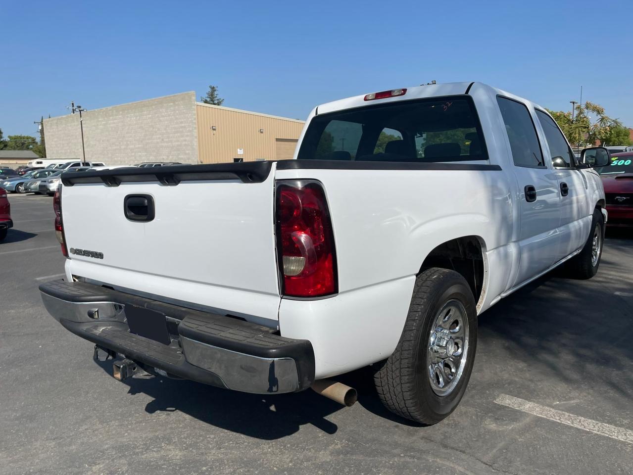 Photo 3 VIN: 2GCEC13V471104886 - CHEVROLET SILVERADO 