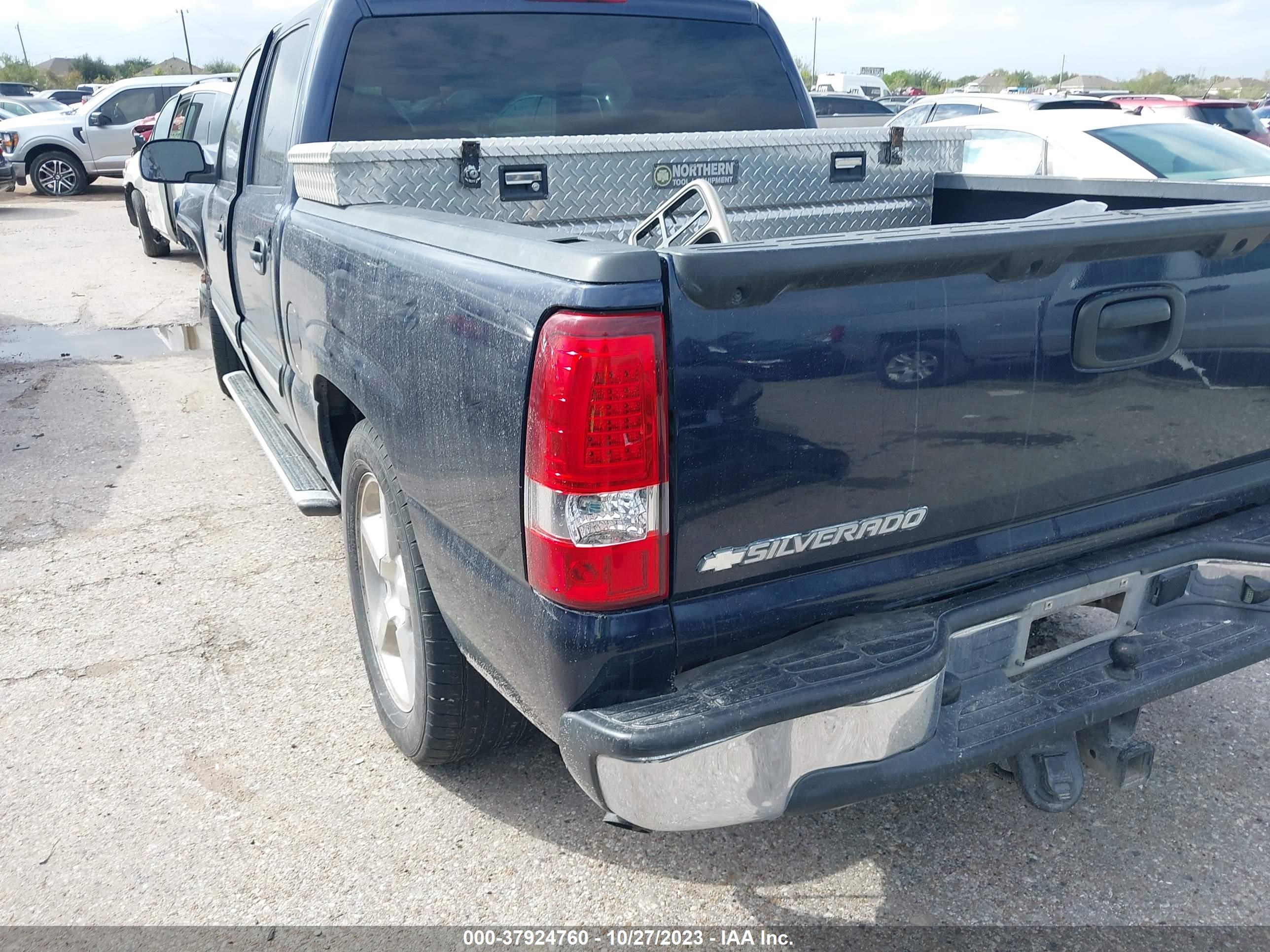 Photo 2 VIN: 2GCEC13V471127441 - CHEVROLET SILVERADO 