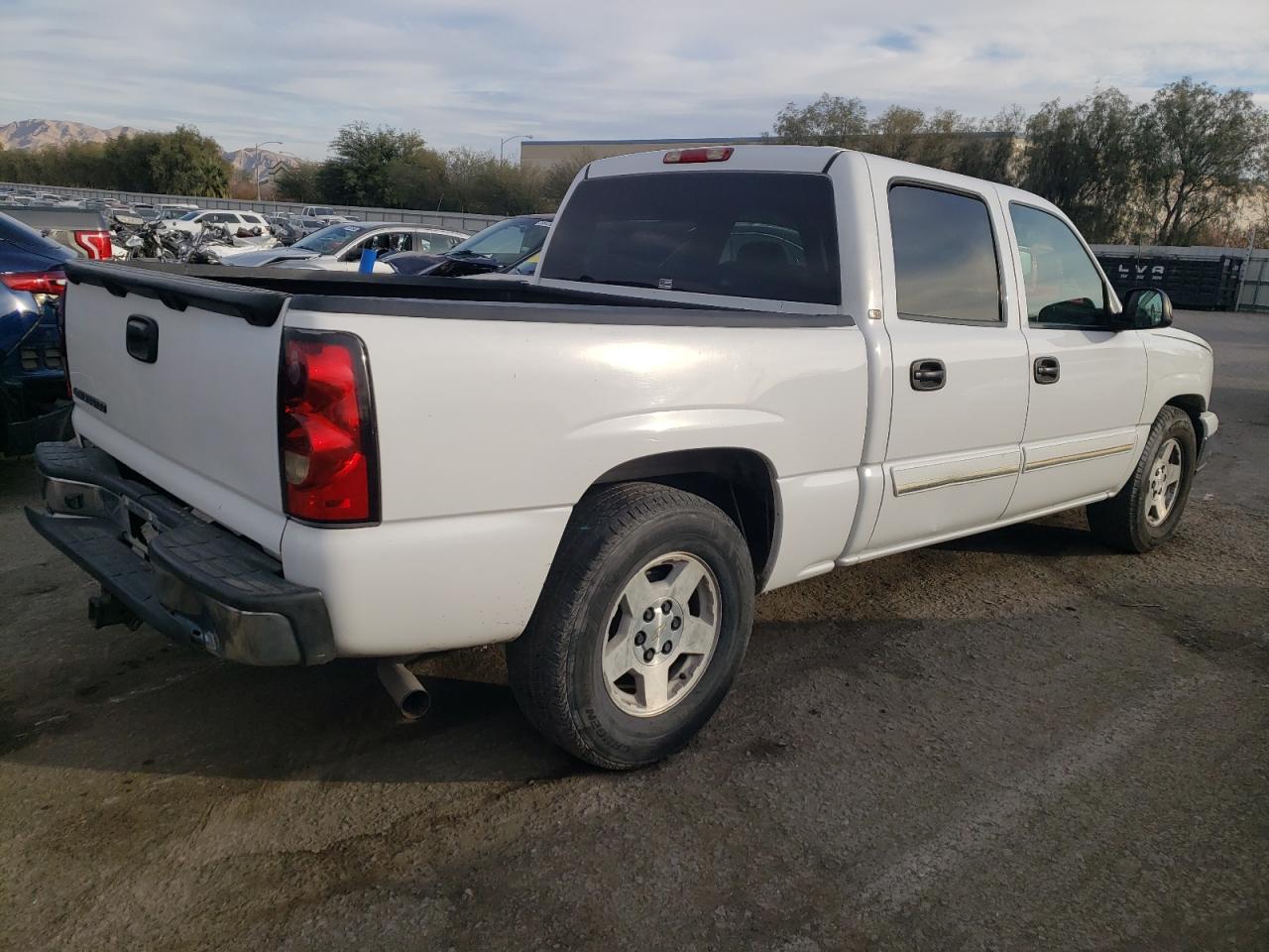 Photo 2 VIN: 2GCEC13Z461304913 - CHEVROLET SILVERADO 