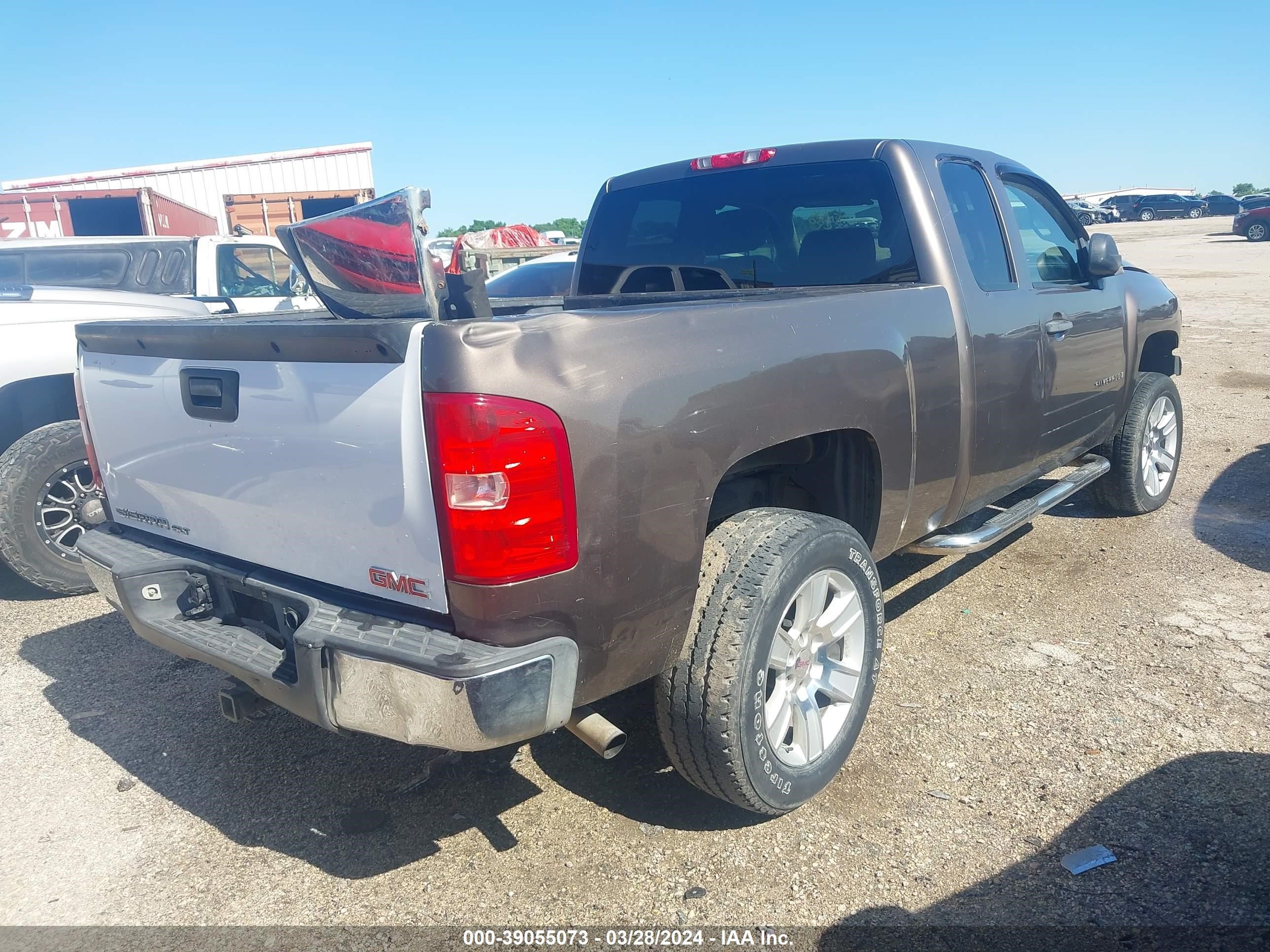 Photo 3 VIN: 2GCEC190071665811 - CHEVROLET SILVERADO 