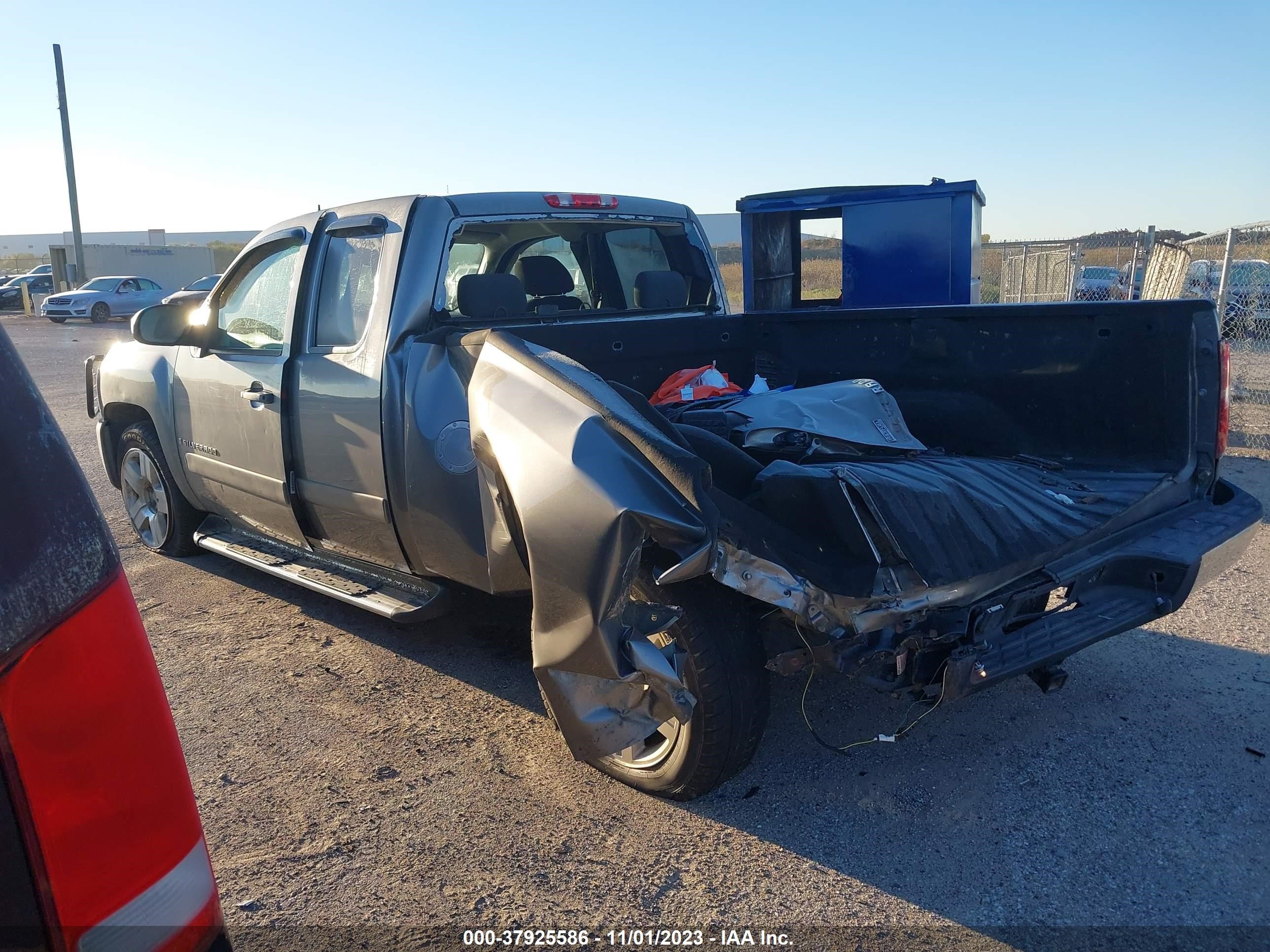 Photo 2 VIN: 2GCEC190771715863 - CHEVROLET SILVERADO 