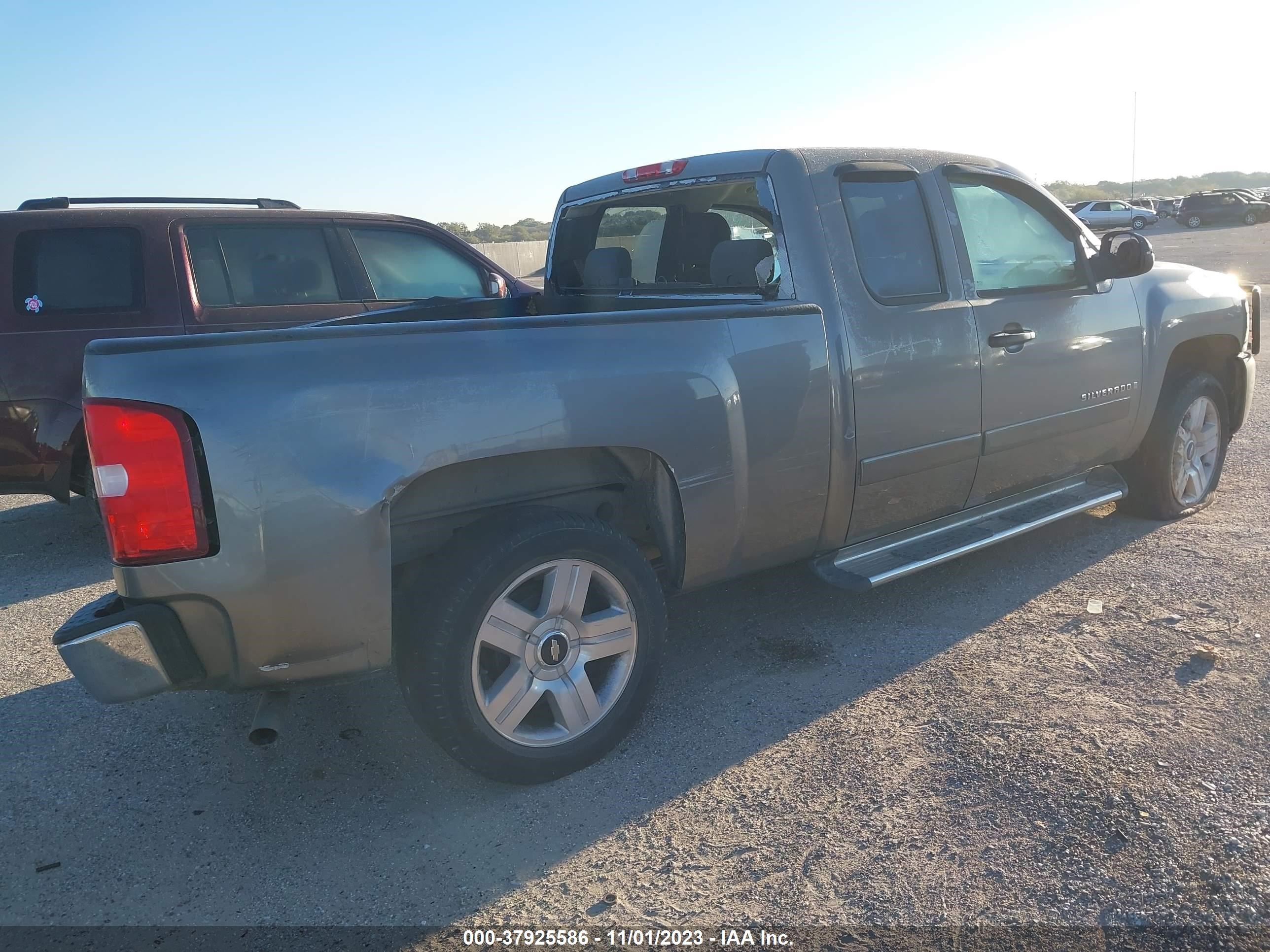 Photo 3 VIN: 2GCEC190771715863 - CHEVROLET SILVERADO 