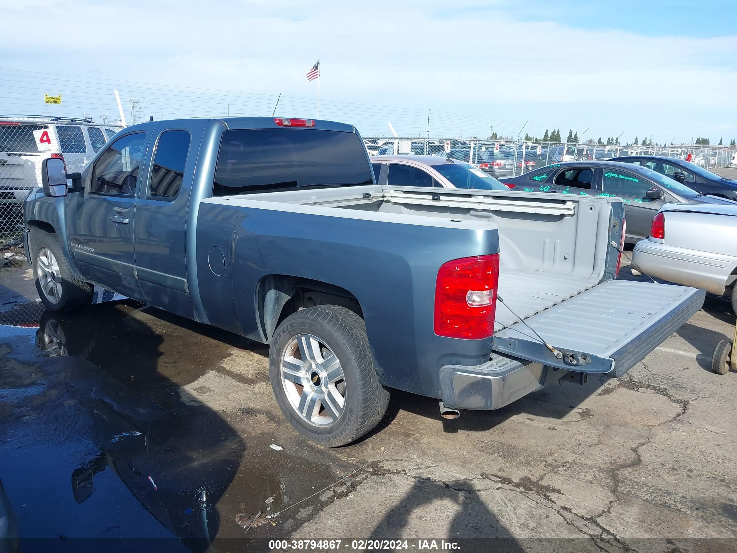 Photo 2 VIN: 2GCEC190981209050 - CHEVROLET SILVERADO 