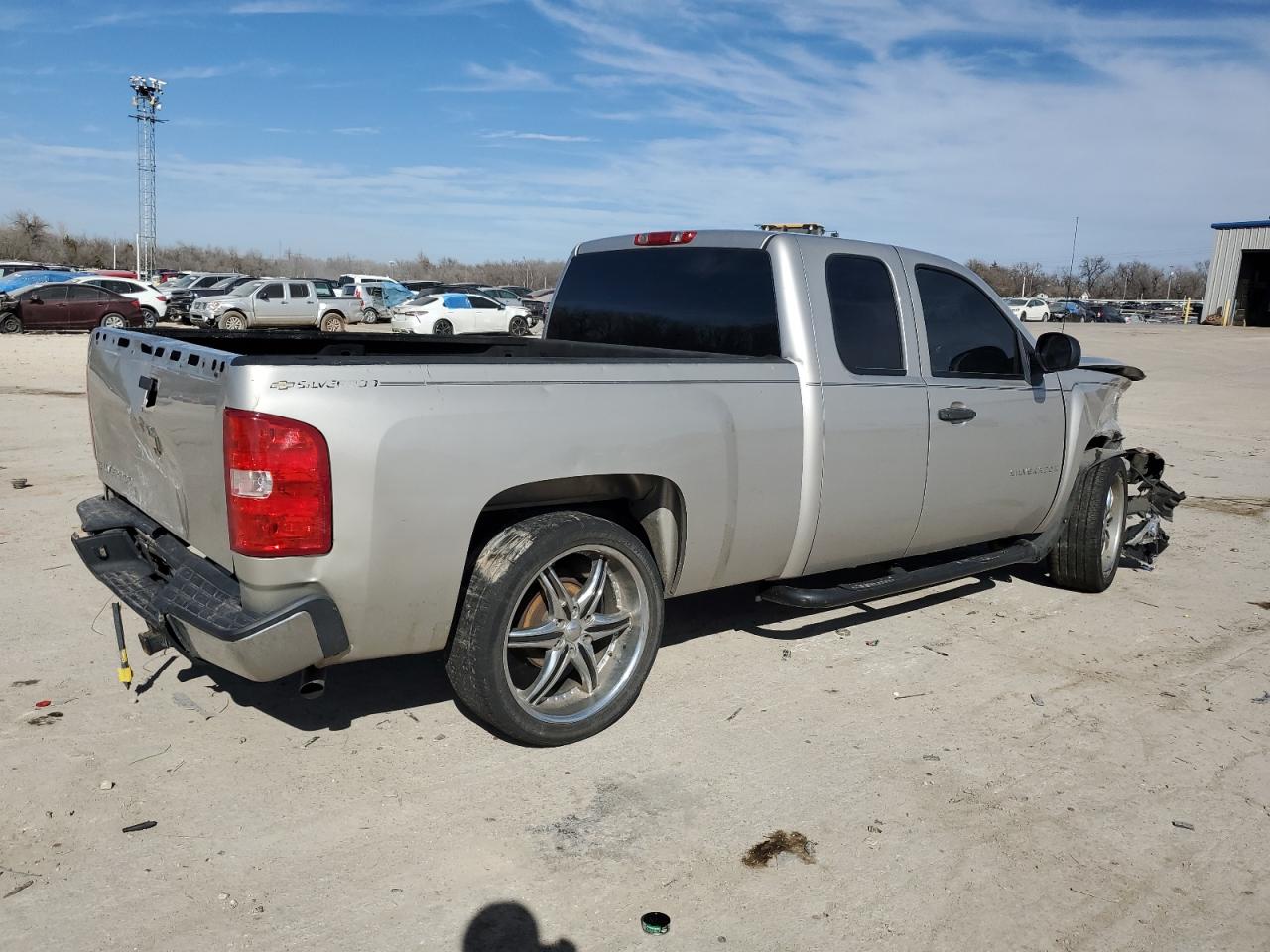 Photo 2 VIN: 2GCEC19C571569926 - CHEVROLET SILVERADO 