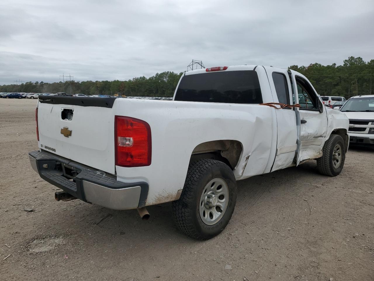 Photo 2 VIN: 2GCEC19C571676166 - CHEVROLET SILVERADO 