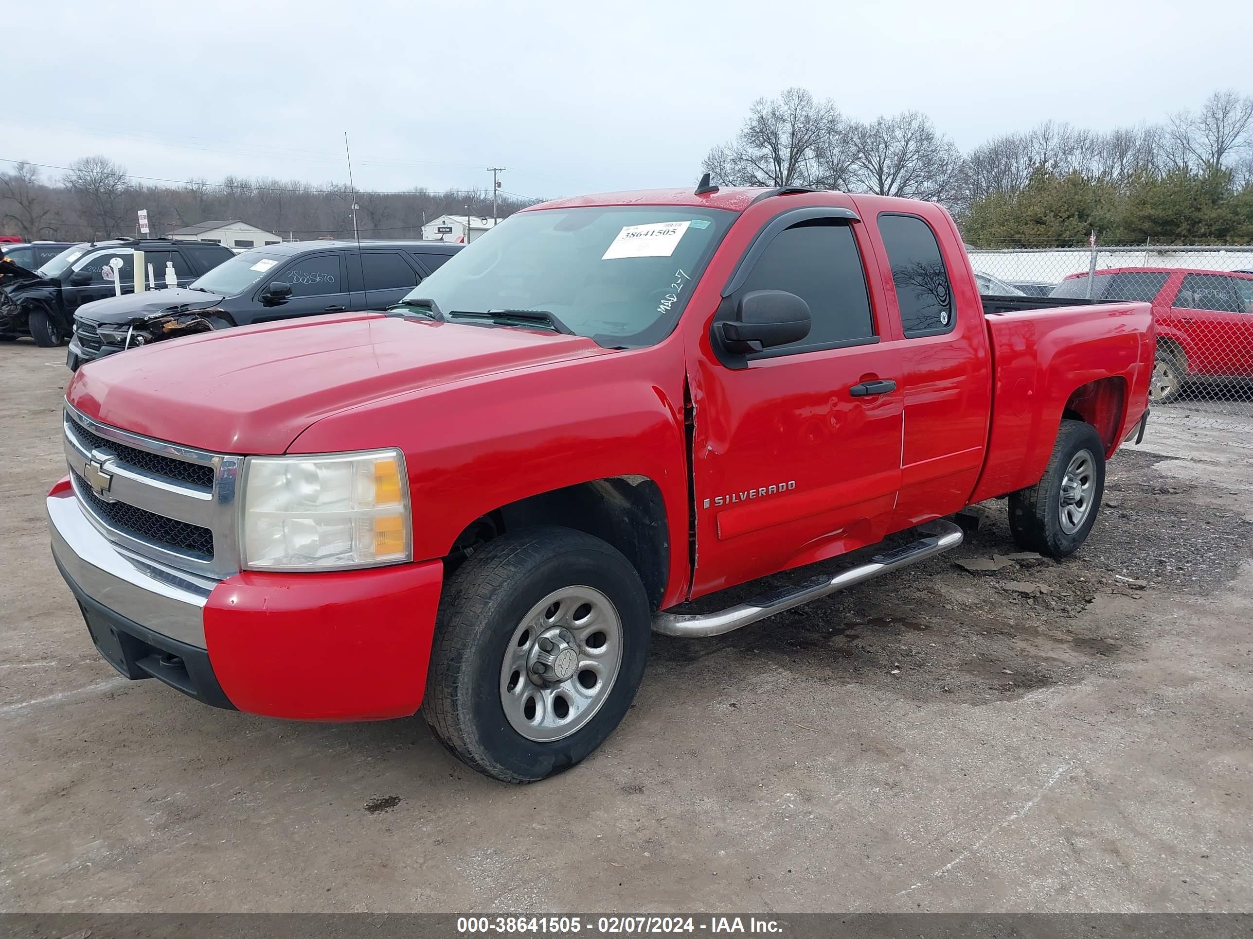 Photo 1 VIN: 2GCEC19C681251346 - CHEVROLET SILVERADO 