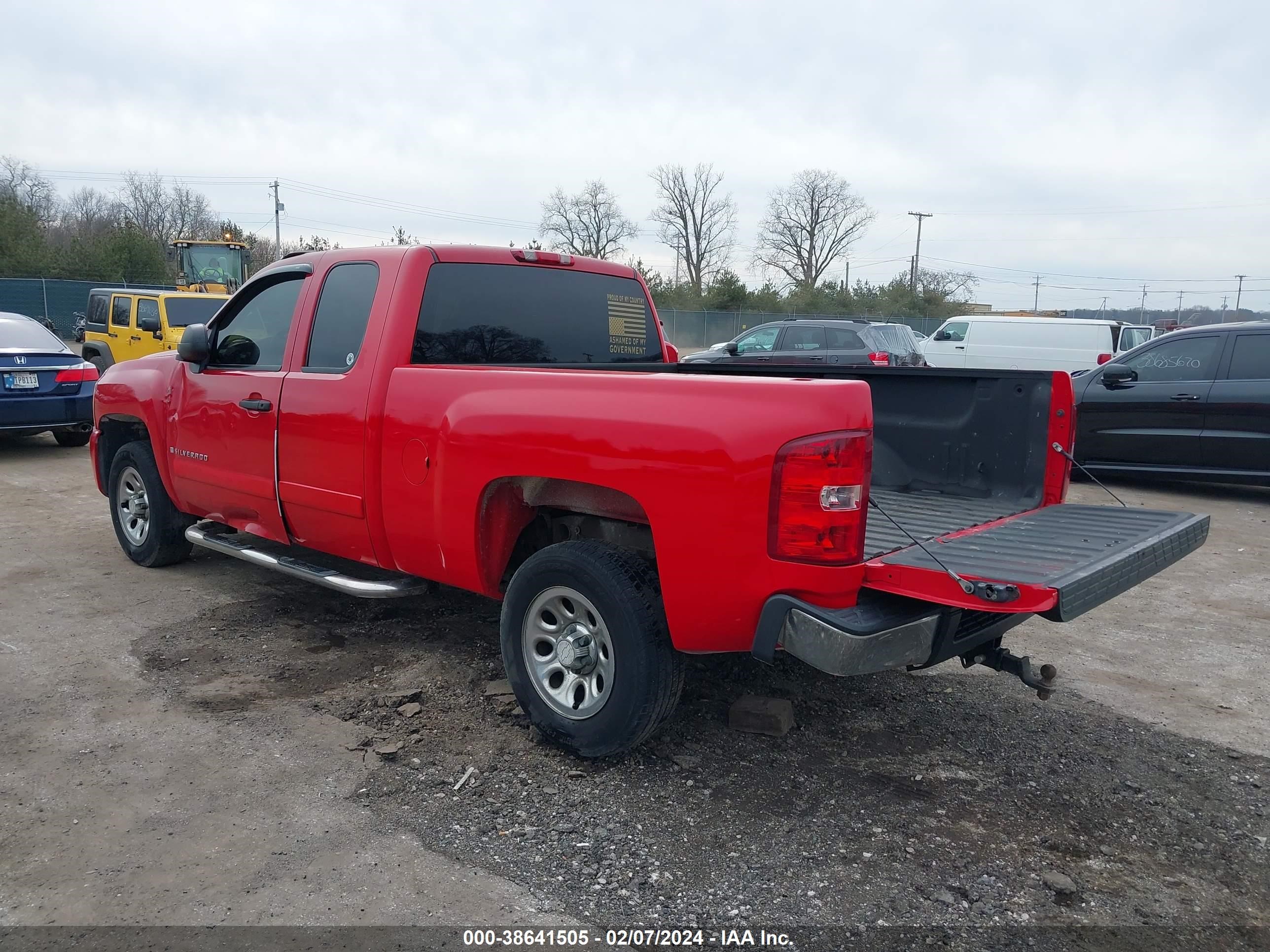 Photo 2 VIN: 2GCEC19C681251346 - CHEVROLET SILVERADO 