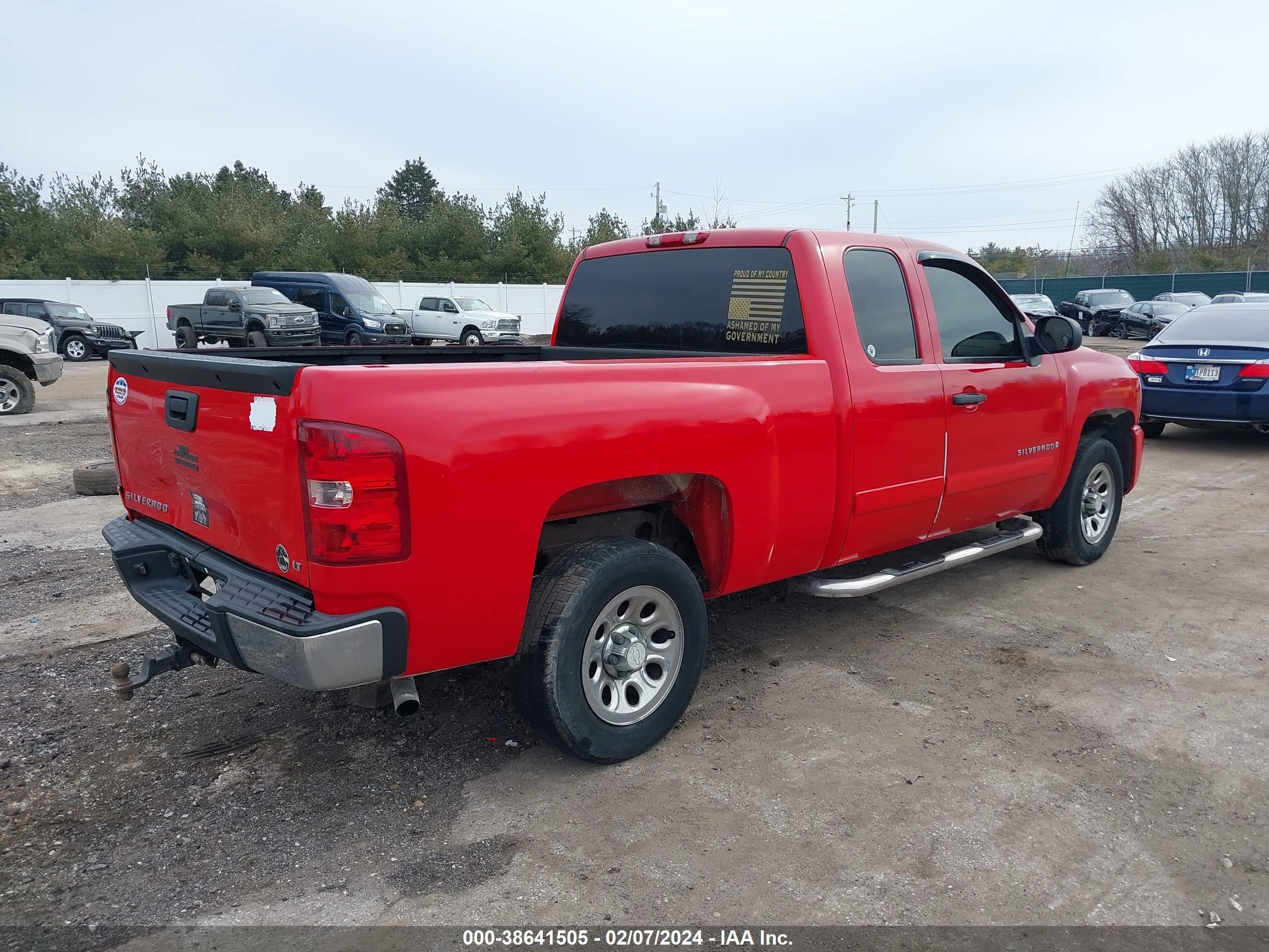 Photo 3 VIN: 2GCEC19C681251346 - CHEVROLET SILVERADO 