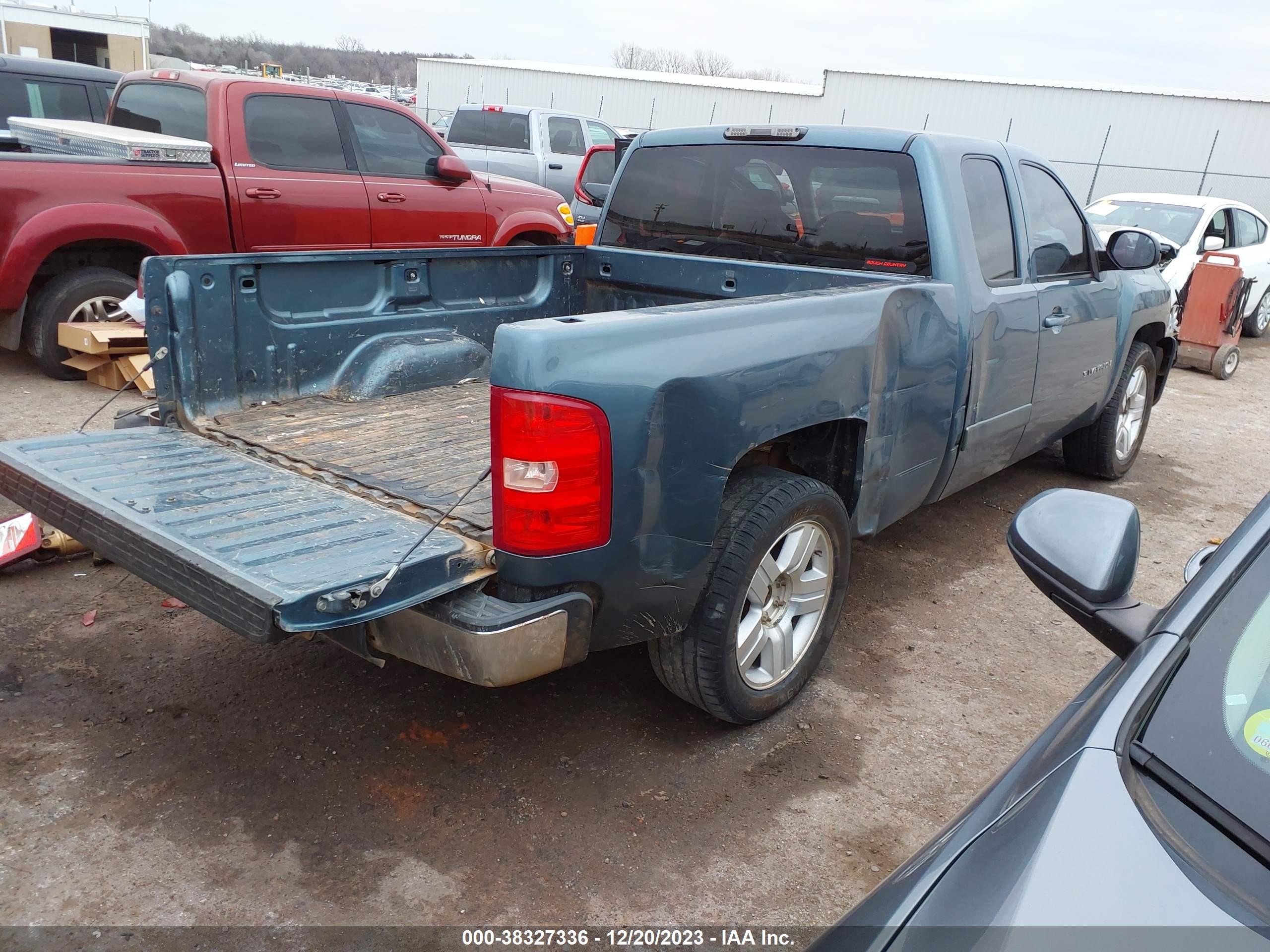 Photo 3 VIN: 2GCEC19J081242530 - CHEVROLET SILVERADO 