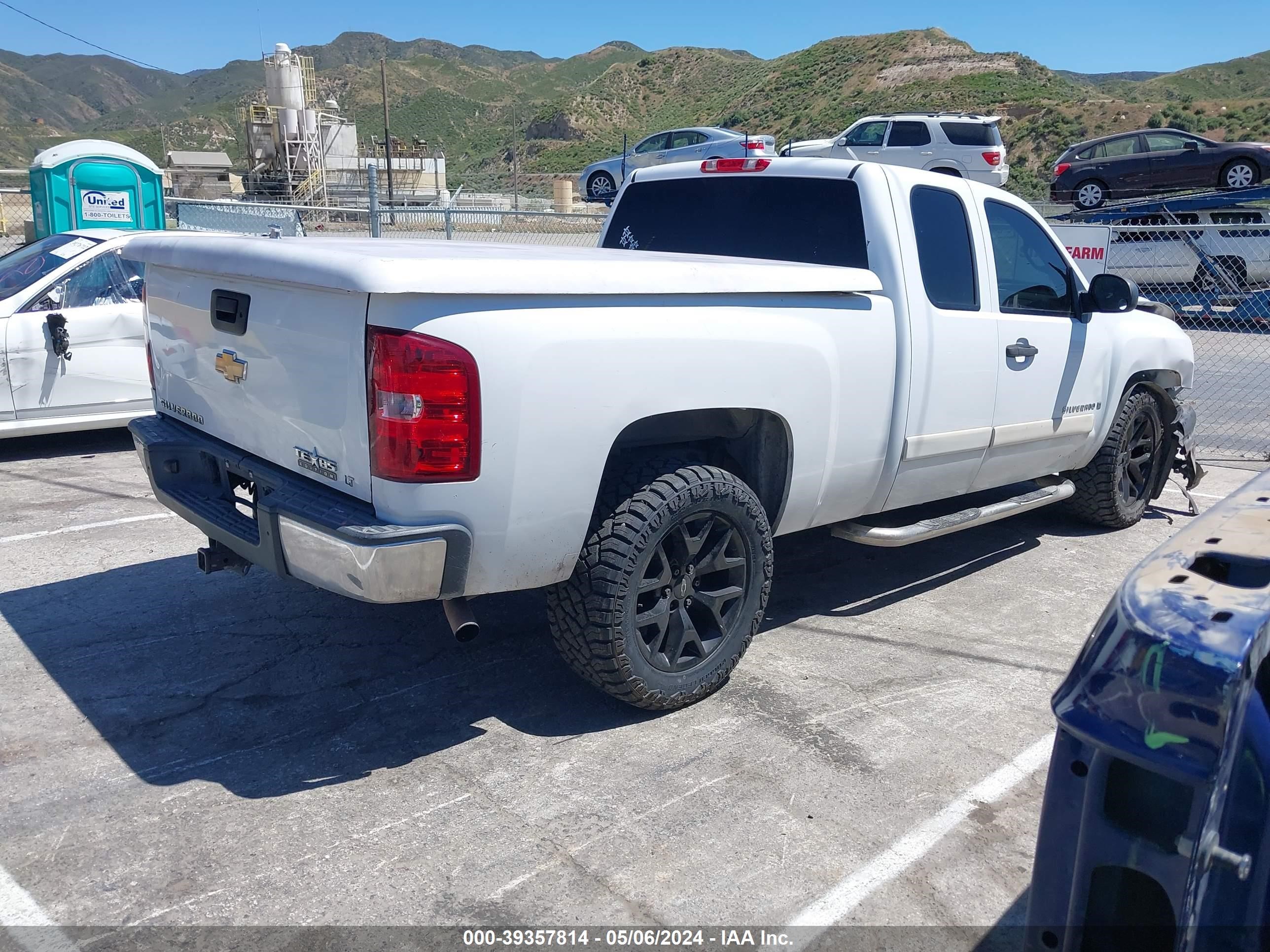 Photo 3 VIN: 2GCEC19J171600734 - CHEVROLET SILVERADO 