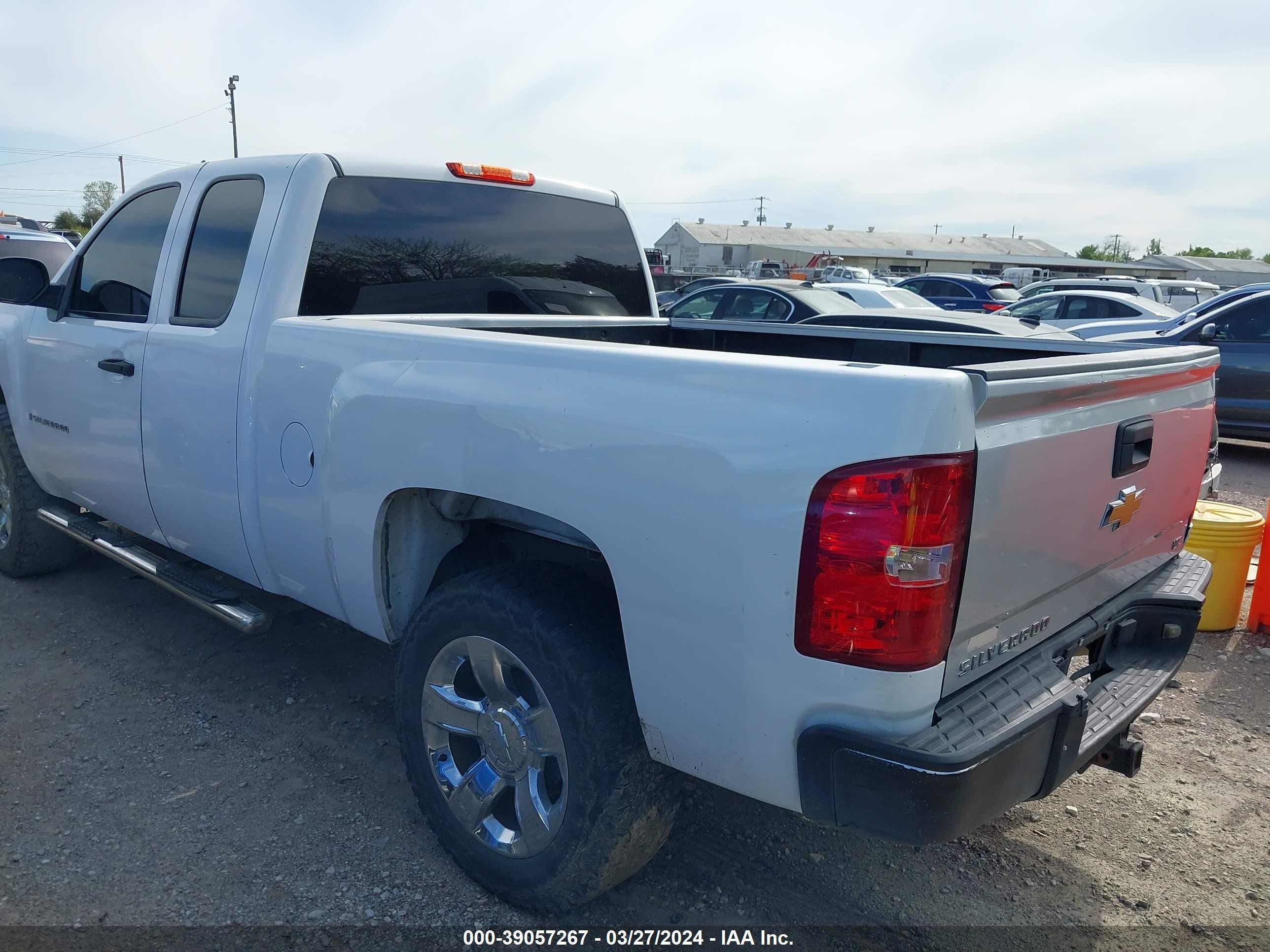 Photo 2 VIN: 2GCEC19J371595942 - CHEVROLET SILVERADO 