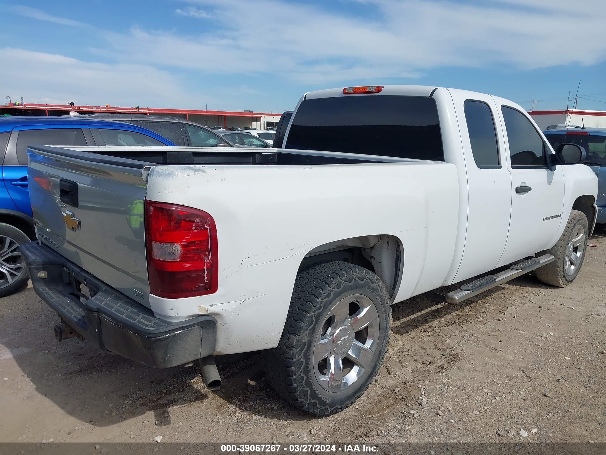 Photo 3 VIN: 2GCEC19J371595942 - CHEVROLET SILVERADO 