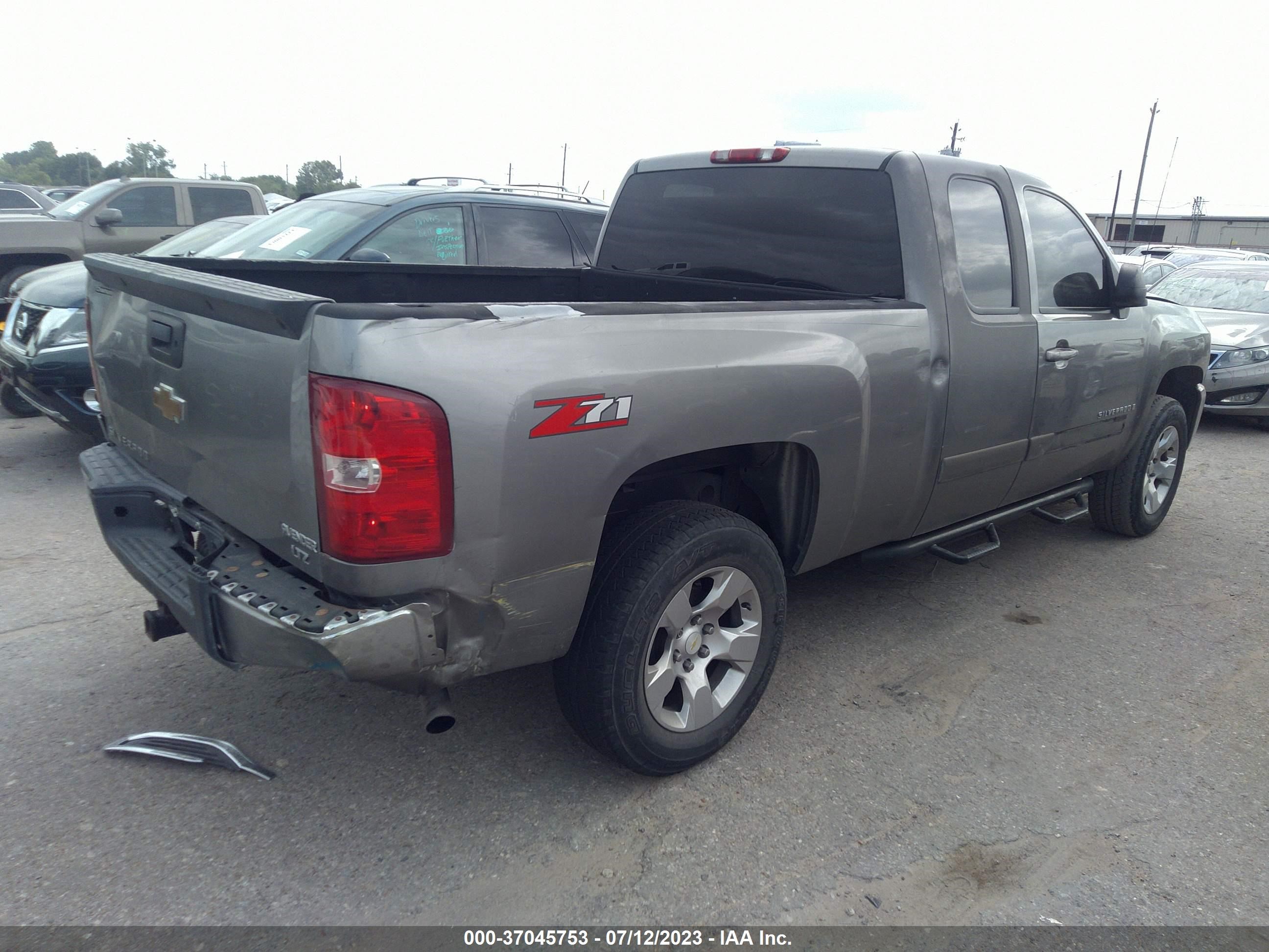 Photo 3 VIN: 2GCEC19J371656609 - CHEVROLET SILVERADO 