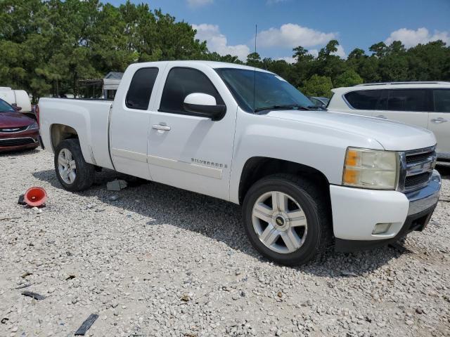 Photo 3 VIN: 2GCEC19J681328781 - CHEVROLET SILVERADO 