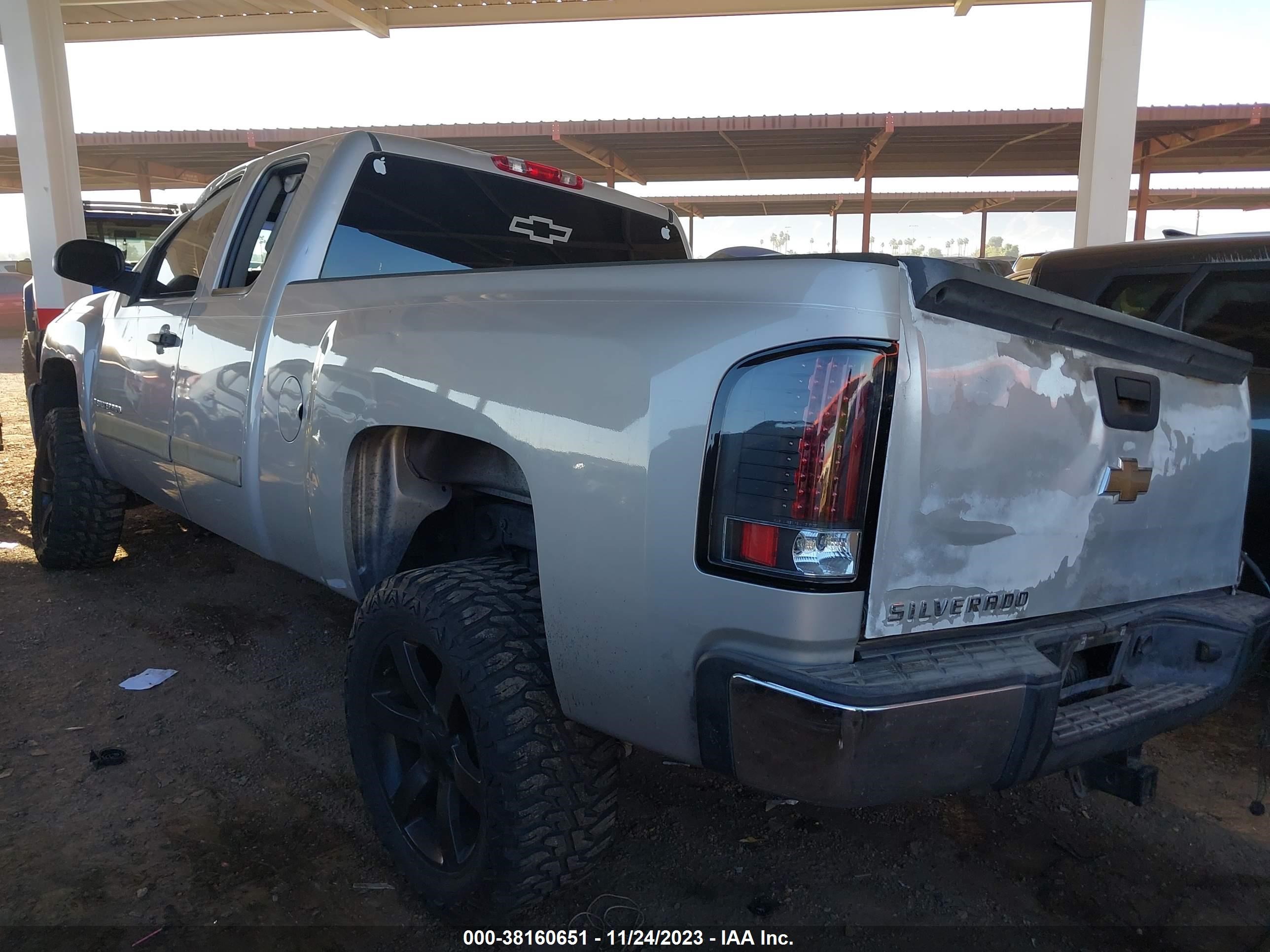 Photo 2 VIN: 2GCEC19J781331561 - CHEVROLET SILVERADO 