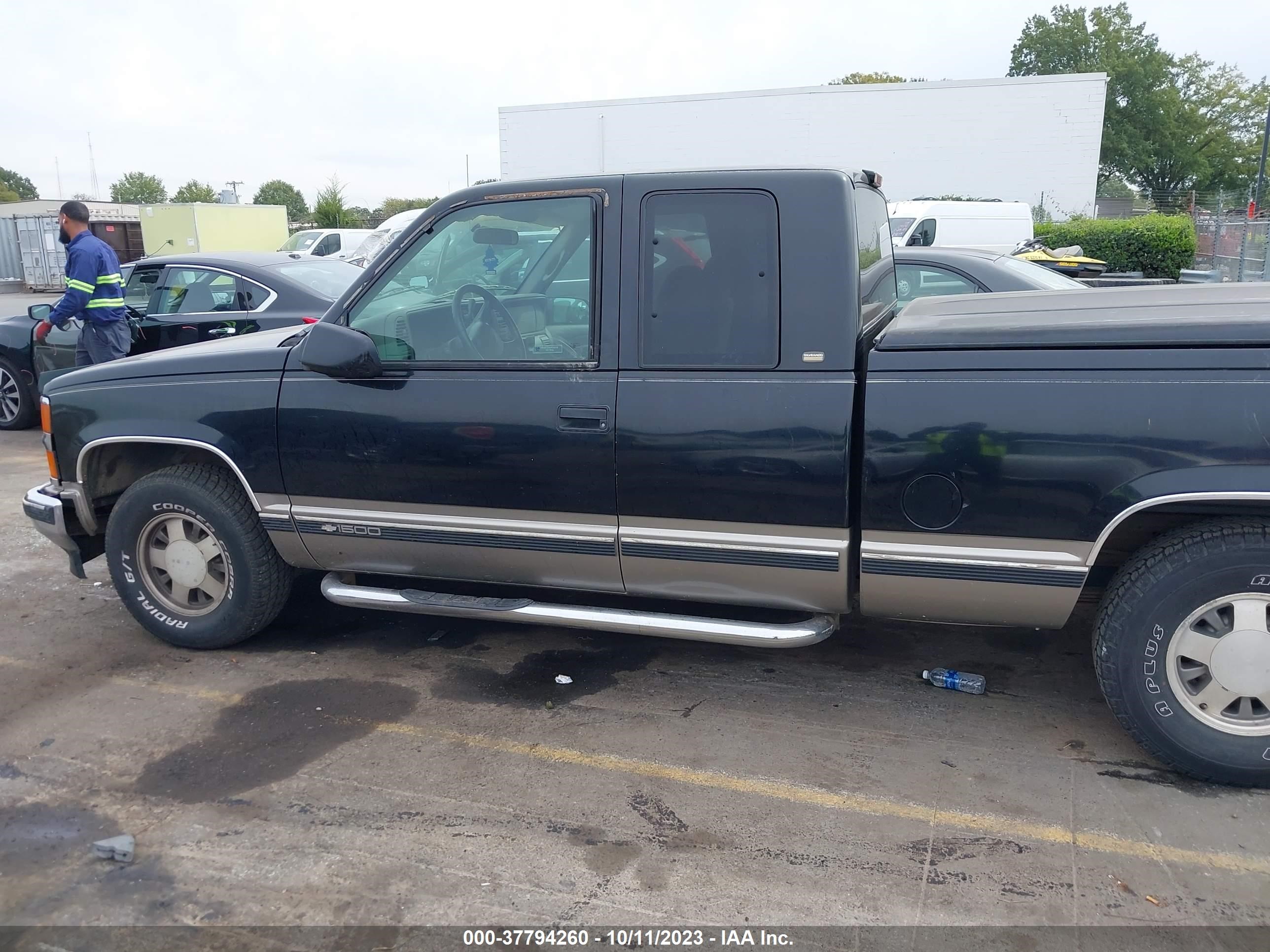 Photo 14 VIN: 2GCEC19R3W1140531 - CHEVROLET S-10 PICKUP 