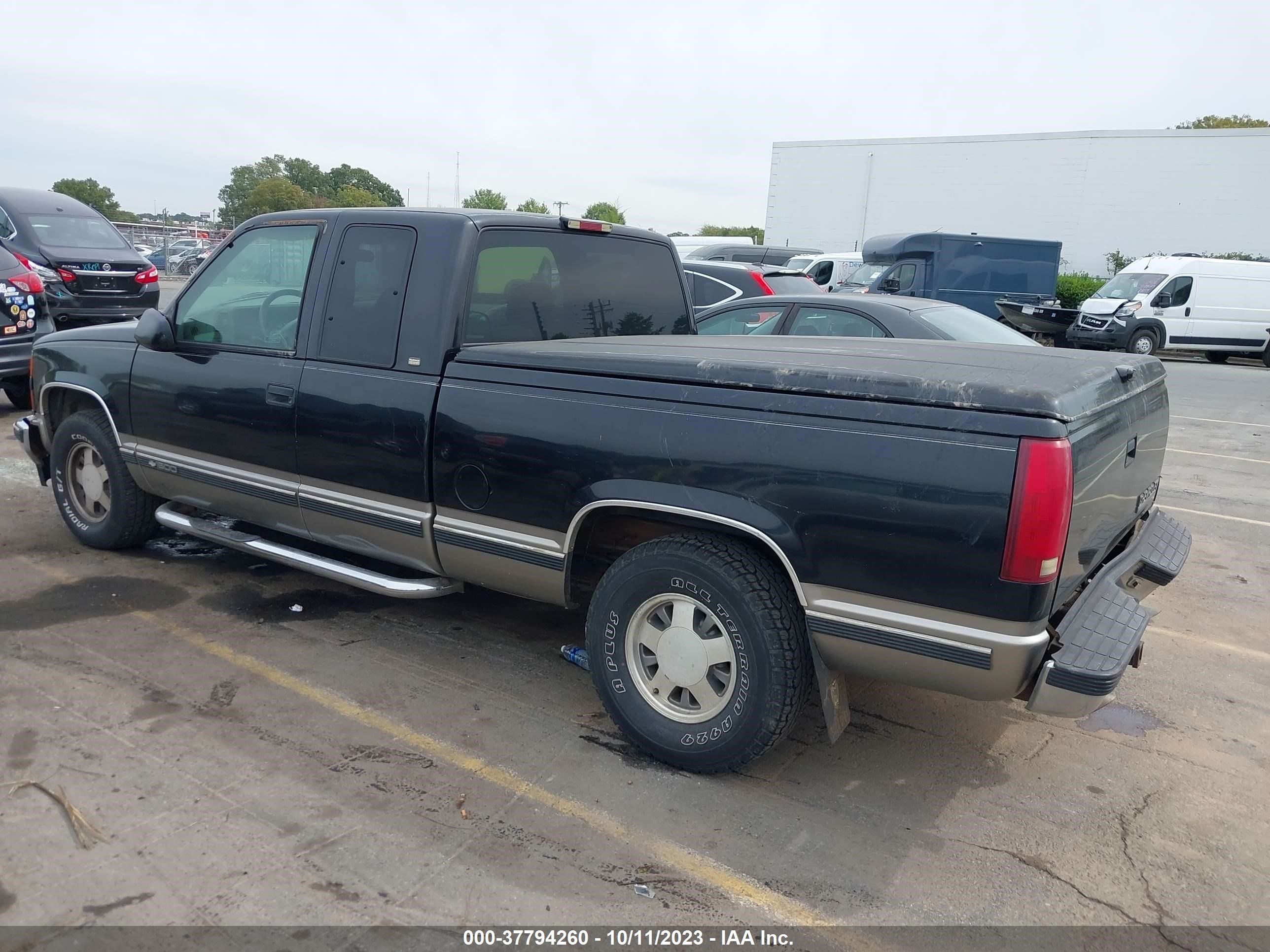 Photo 2 VIN: 2GCEC19R3W1140531 - CHEVROLET S-10 PICKUP 