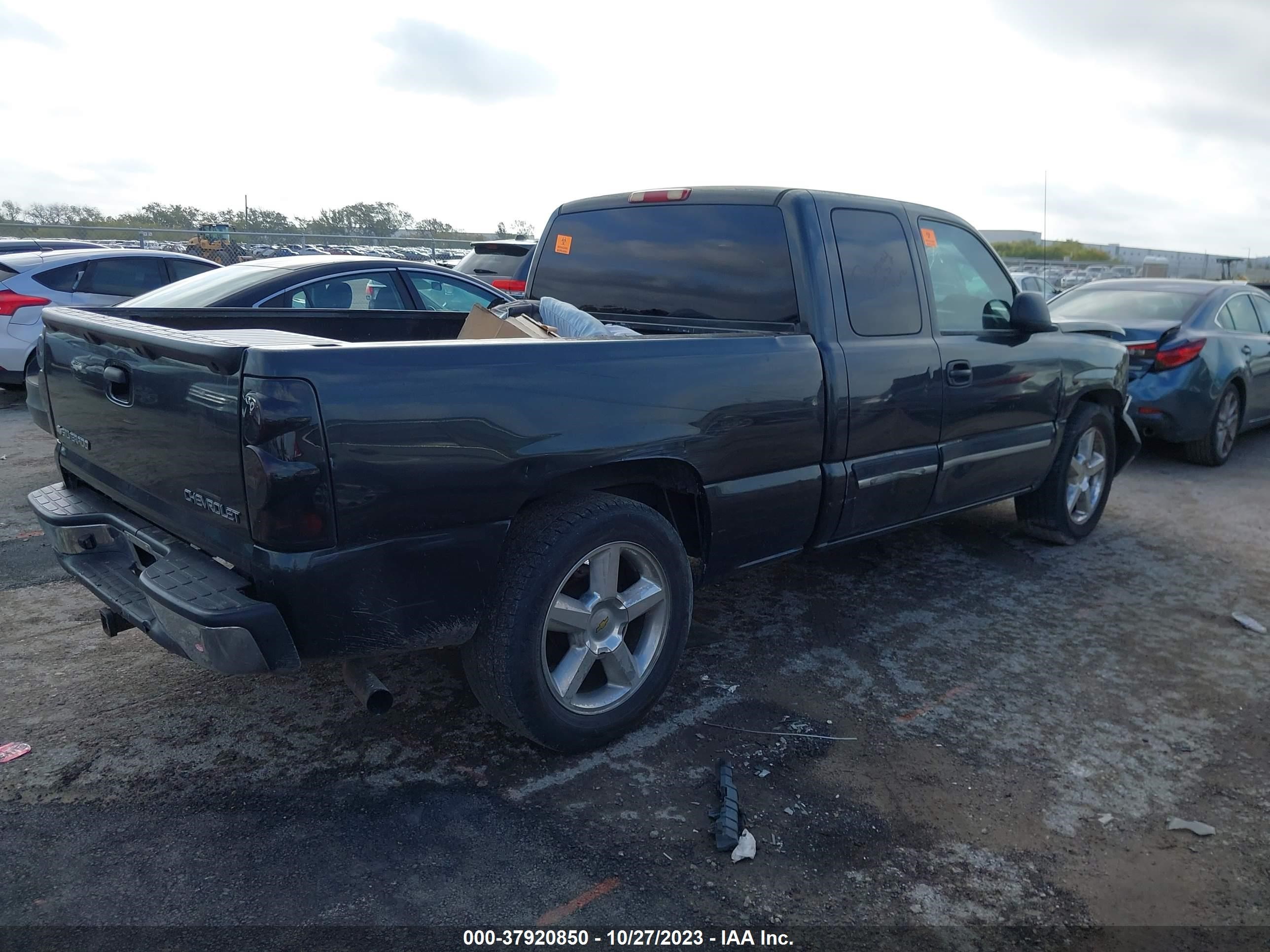 Photo 3 VIN: 2GCEC19T031387058 - CHEVROLET SILVERADO 