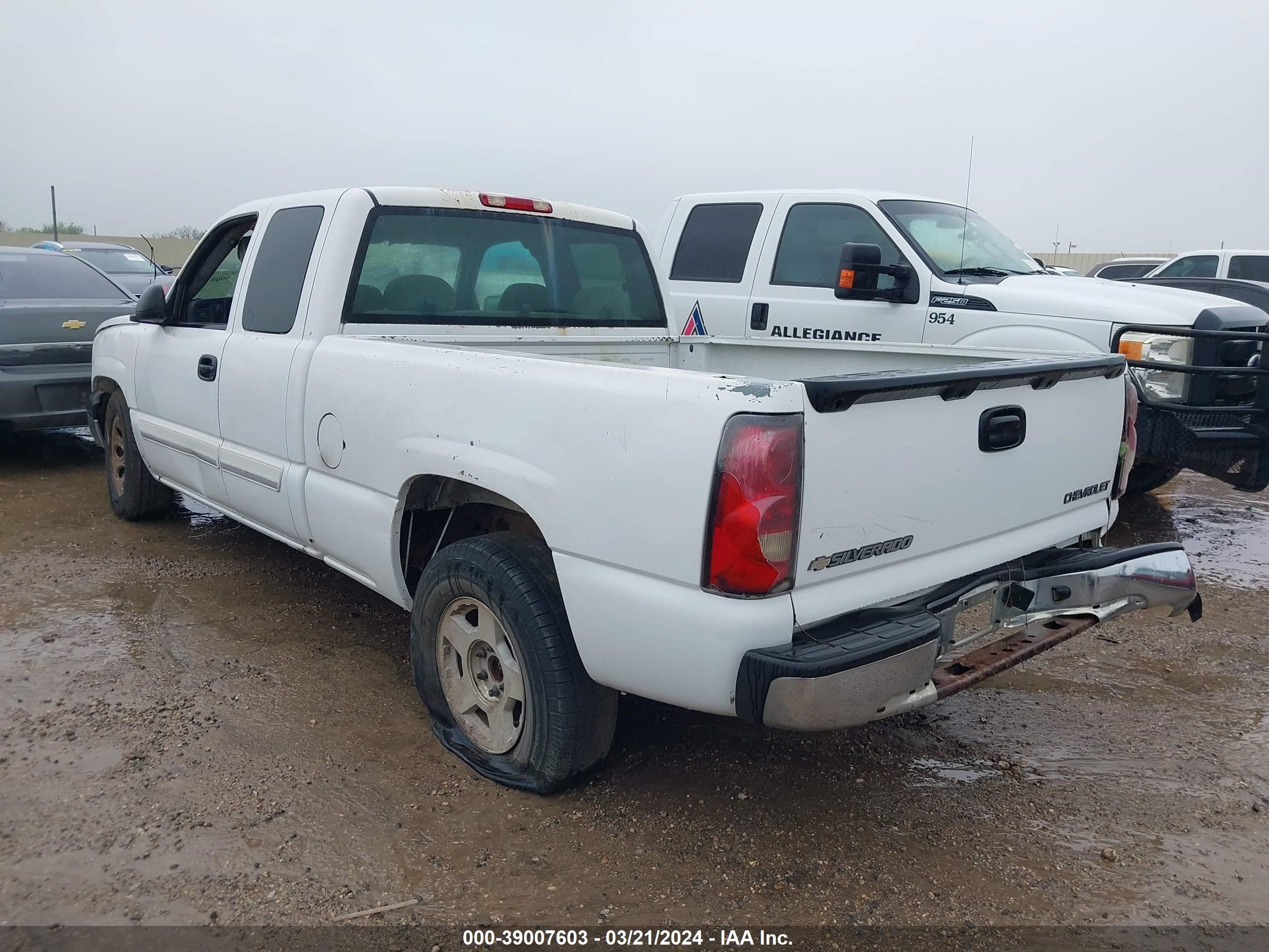 Photo 2 VIN: 2GCEC19T051153683 - CHEVROLET SILVERADO 