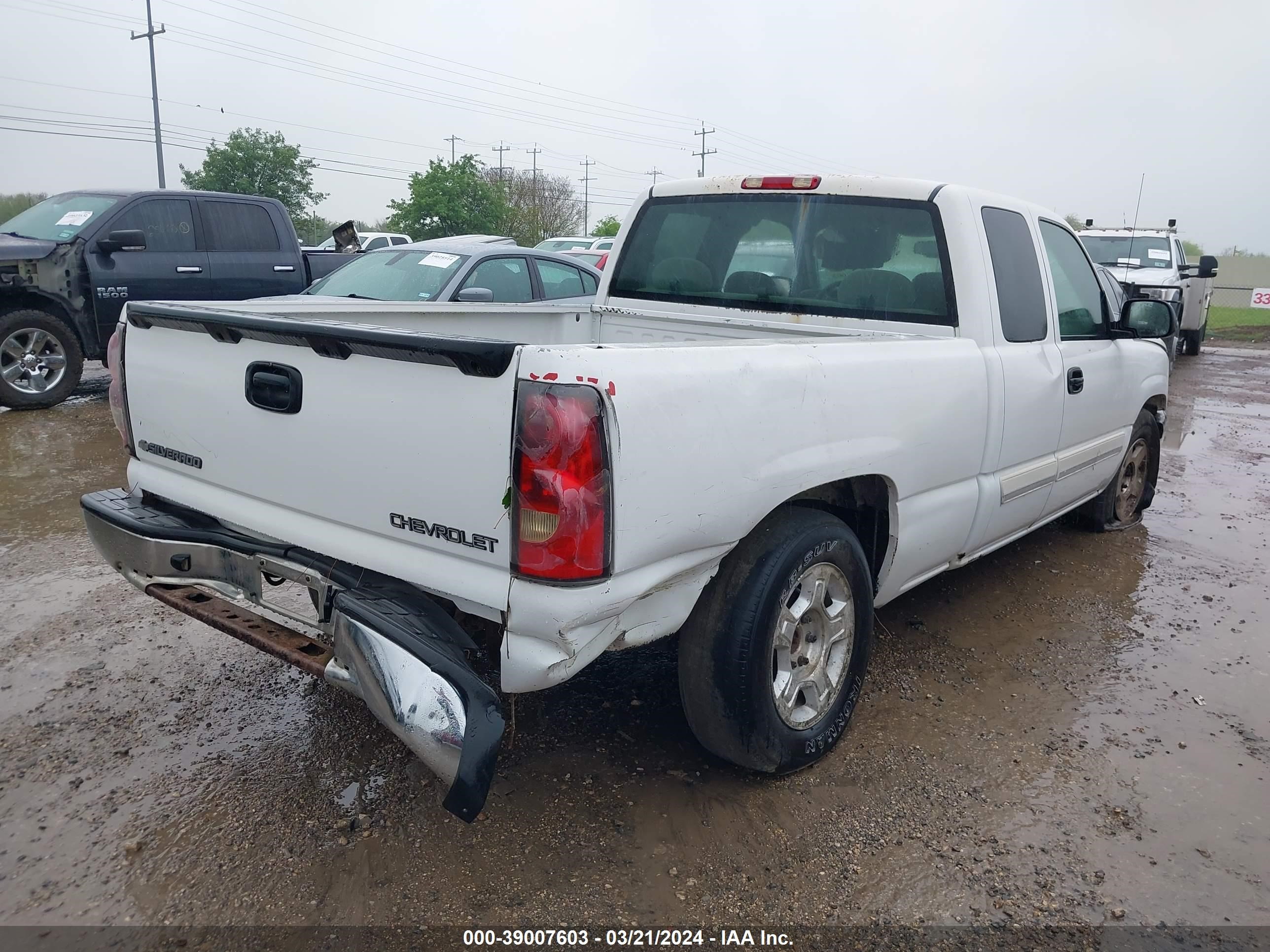 Photo 3 VIN: 2GCEC19T051153683 - CHEVROLET SILVERADO 