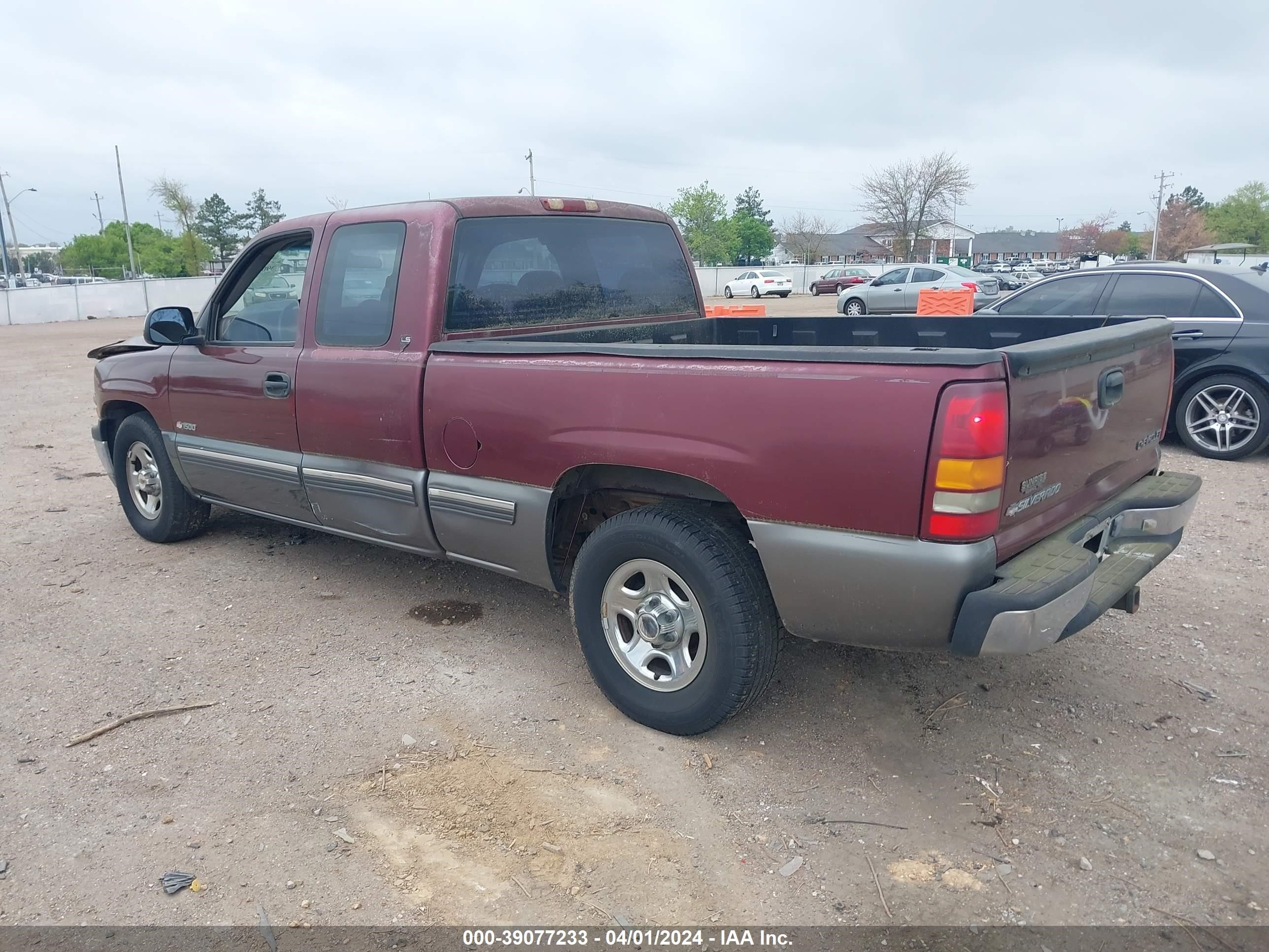 Photo 2 VIN: 2GCEC19T0Y1214132 - CHEVROLET SILVERADO 