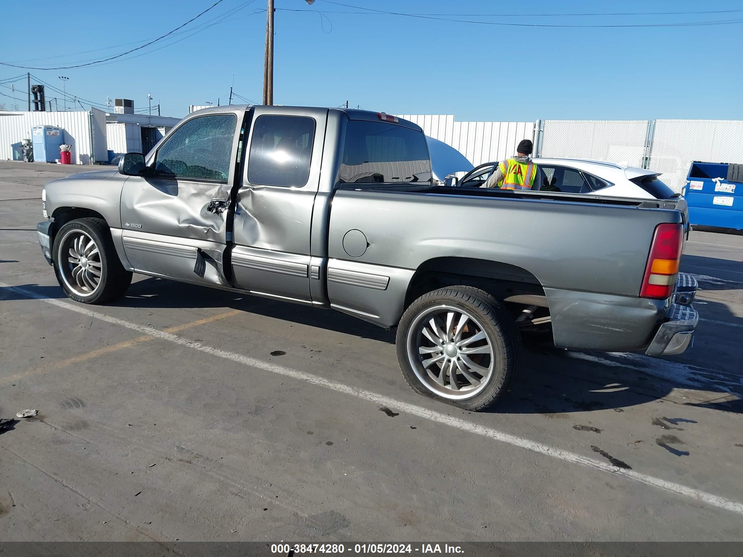 Photo 2 VIN: 2GCEC19T111381248 - CHEVROLET SILVERADO 