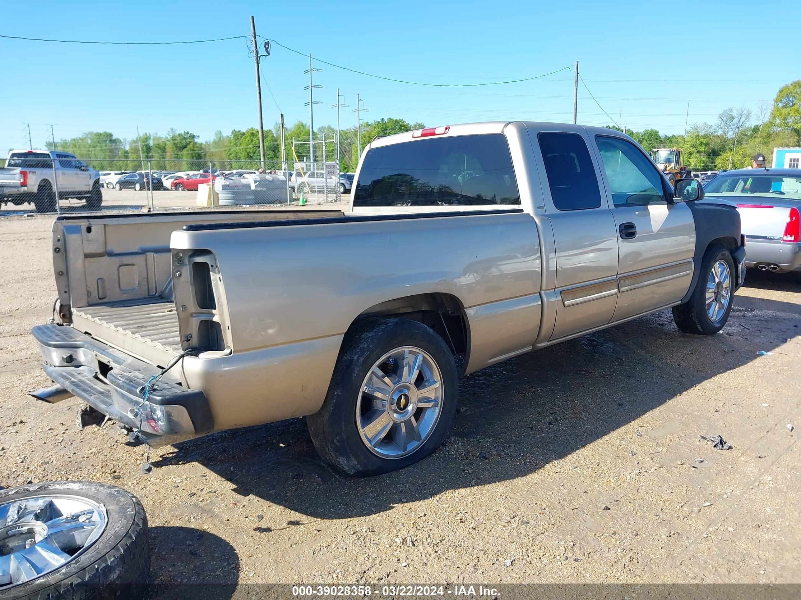 Photo 3 VIN: 2GCEC19T141200718 - CHEVROLET SILVERADO 