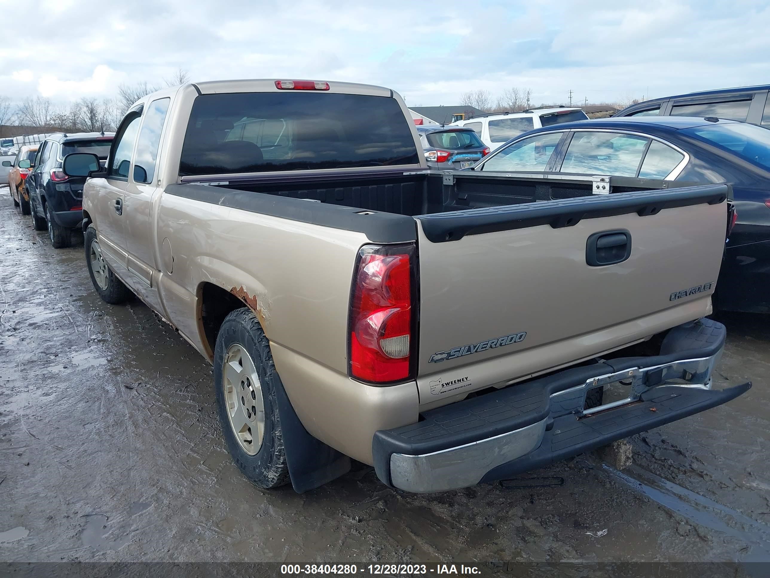 Photo 2 VIN: 2GCEC19T151396757 - CHEVROLET SILVERADO 