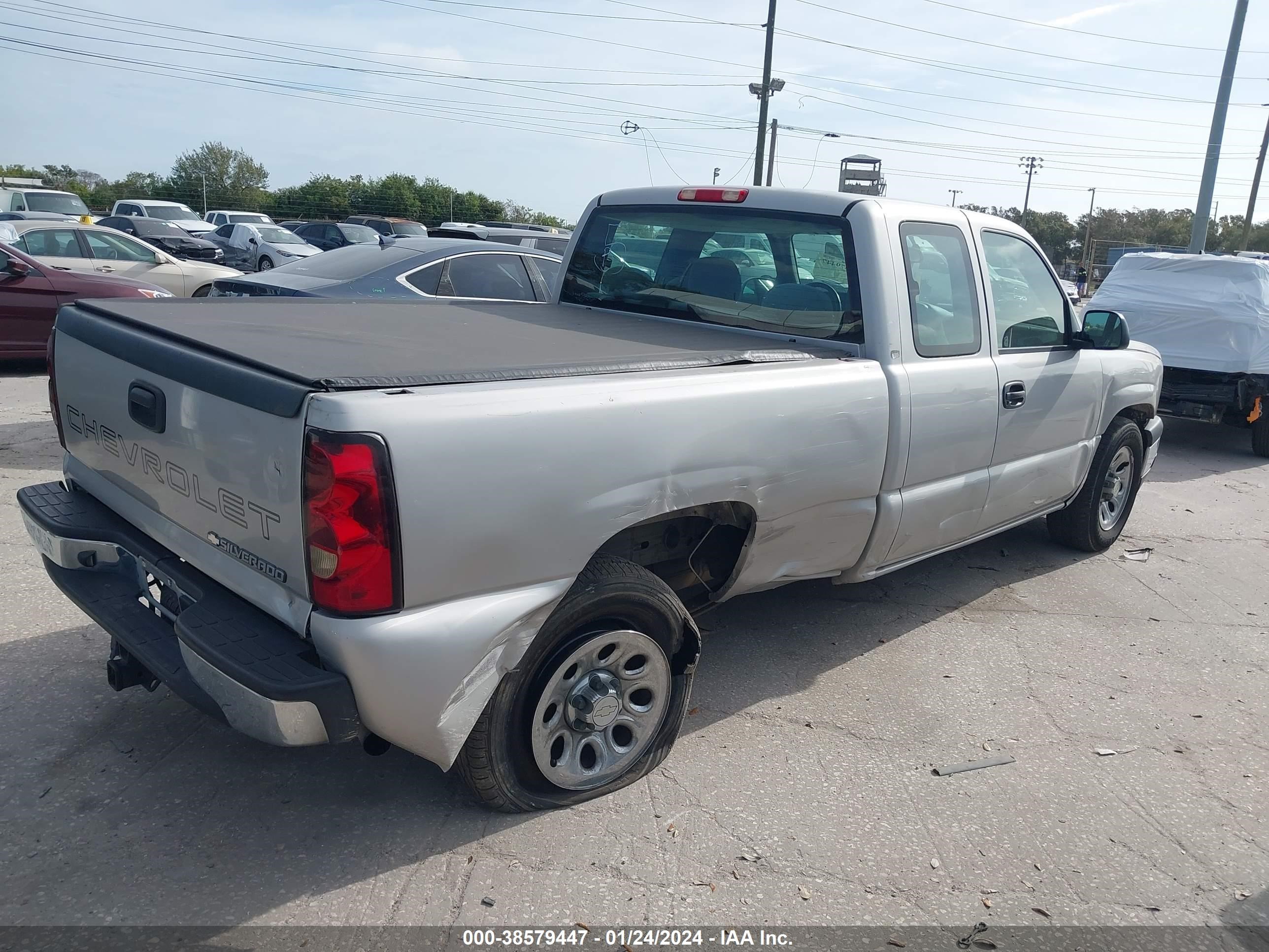 Photo 3 VIN: 2GCEC19T161109239 - CHEVROLET SILVERADO 