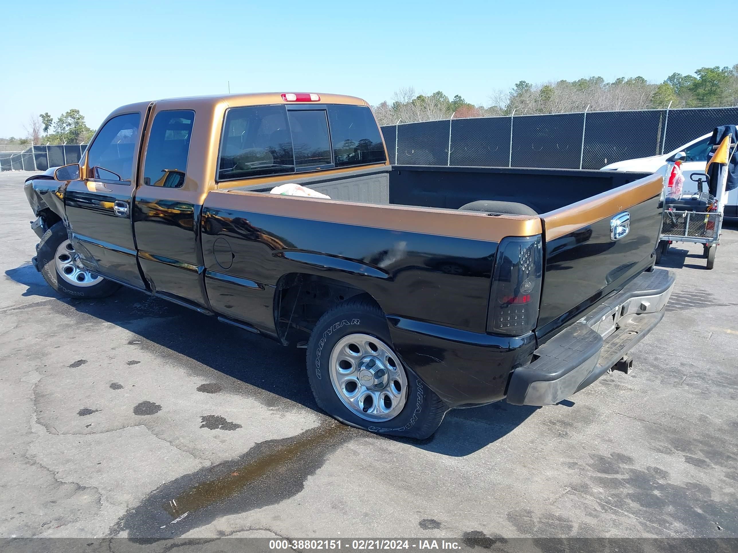 Photo 2 VIN: 2GCEC19T1X1176744 - CHEVROLET SILVERADO 