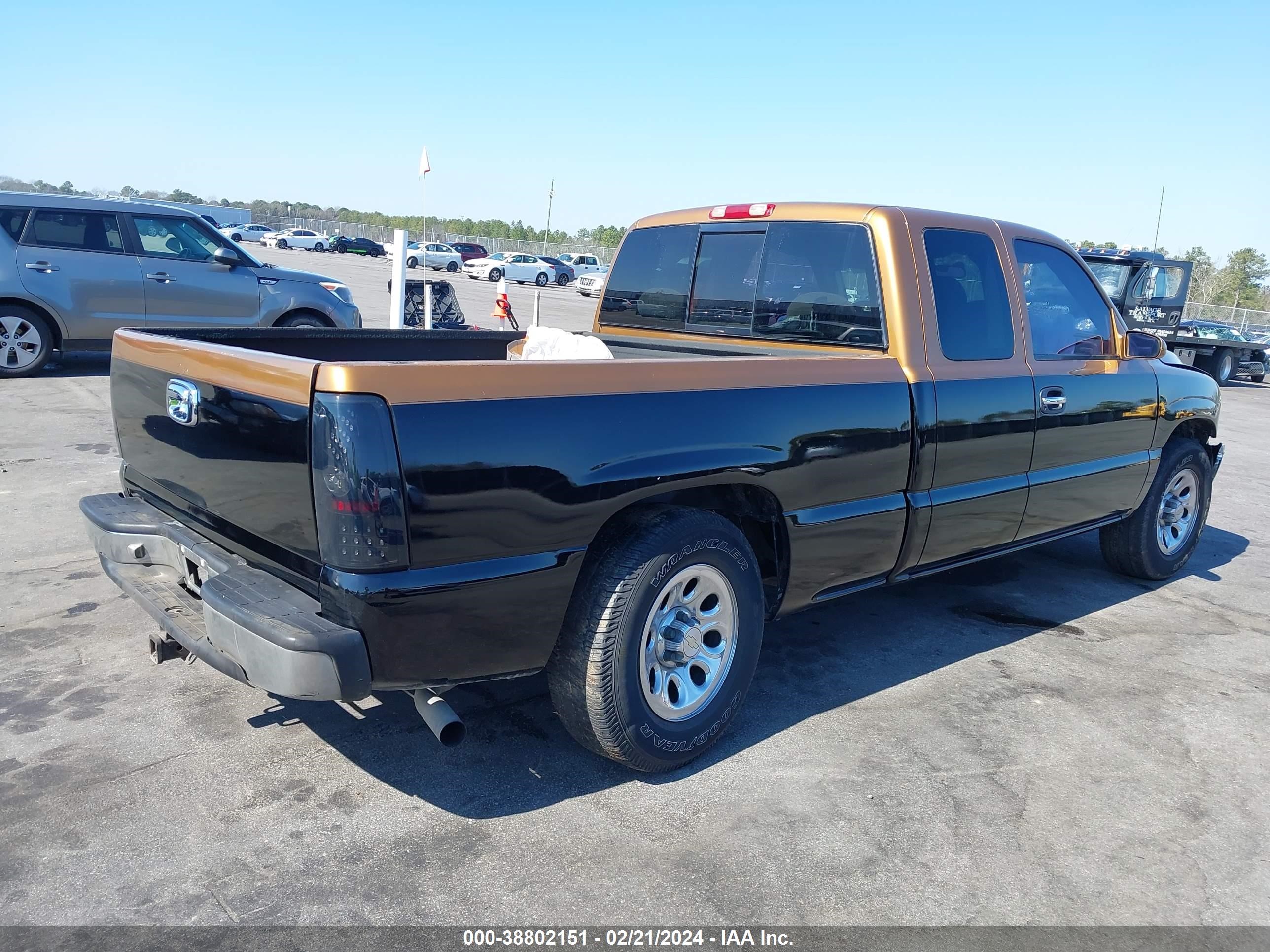 Photo 3 VIN: 2GCEC19T1X1176744 - CHEVROLET SILVERADO 