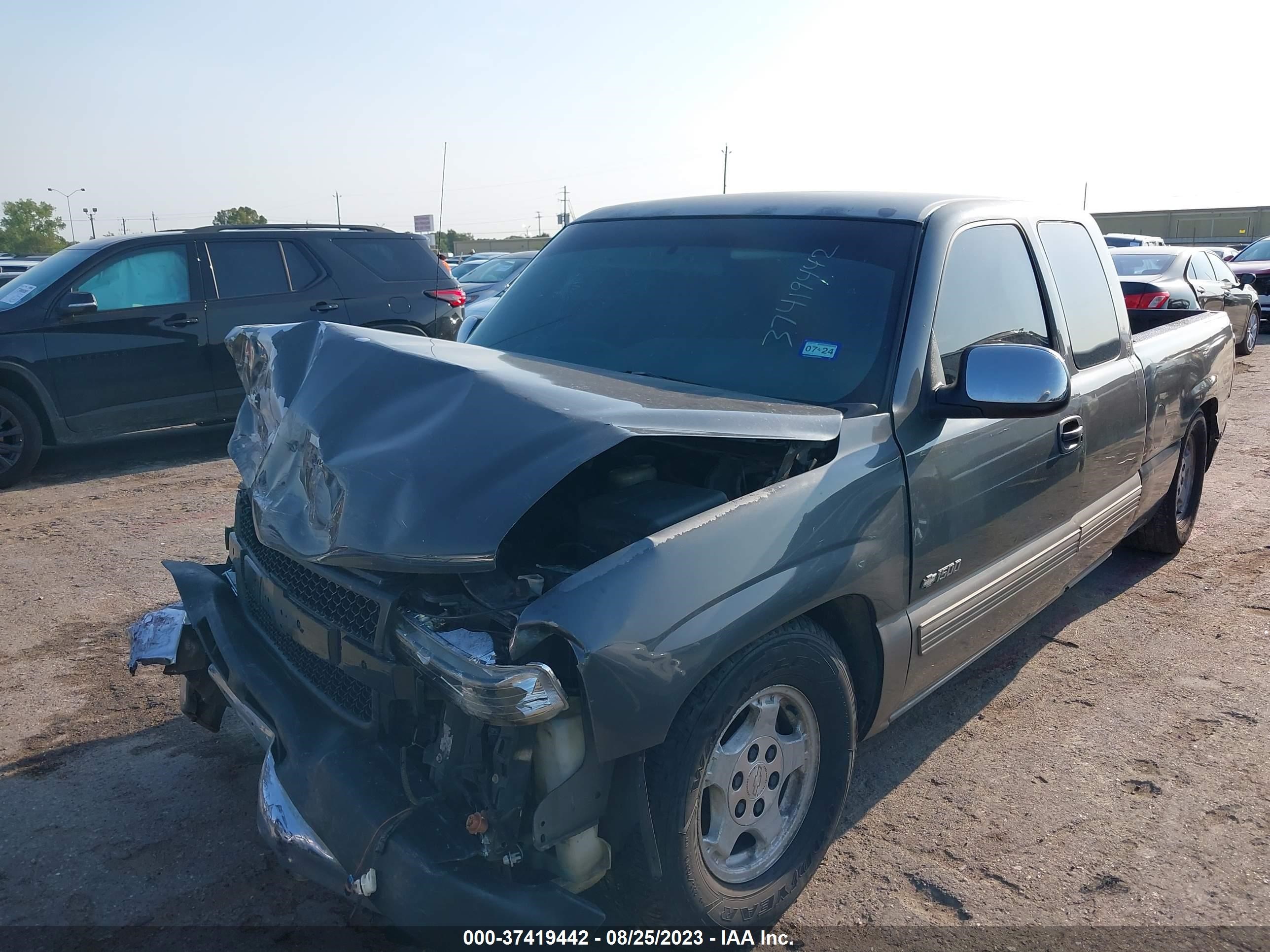 Photo 1 VIN: 2GCEC19T3Y1151981 - CHEVROLET SILVERADO 