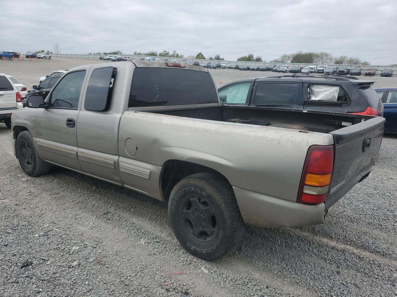 Photo 1 VIN: 2GCEC19T3Y1155870 - CHEVROLET SILVERADO 