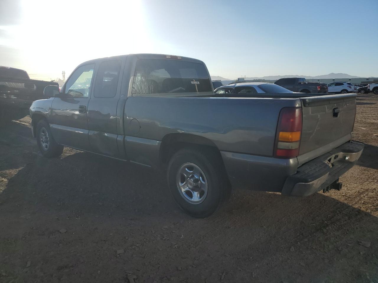 Photo 1 VIN: 2GCEC19T3Y1344728 - CHEVROLET SILVERADO 