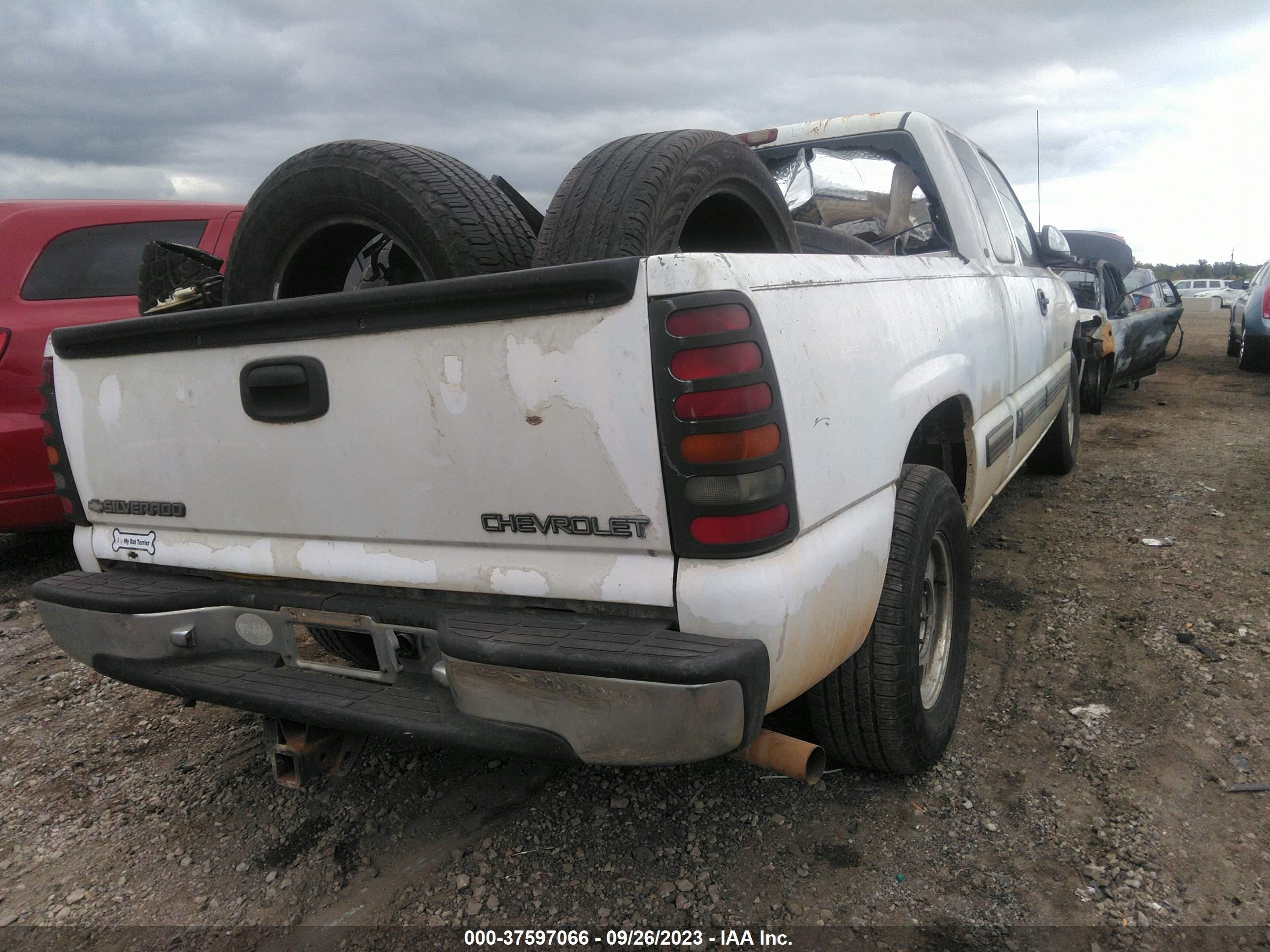 Photo 3 VIN: 2GCEC19T4Y1124174 - CHEVROLET SILVERADO 