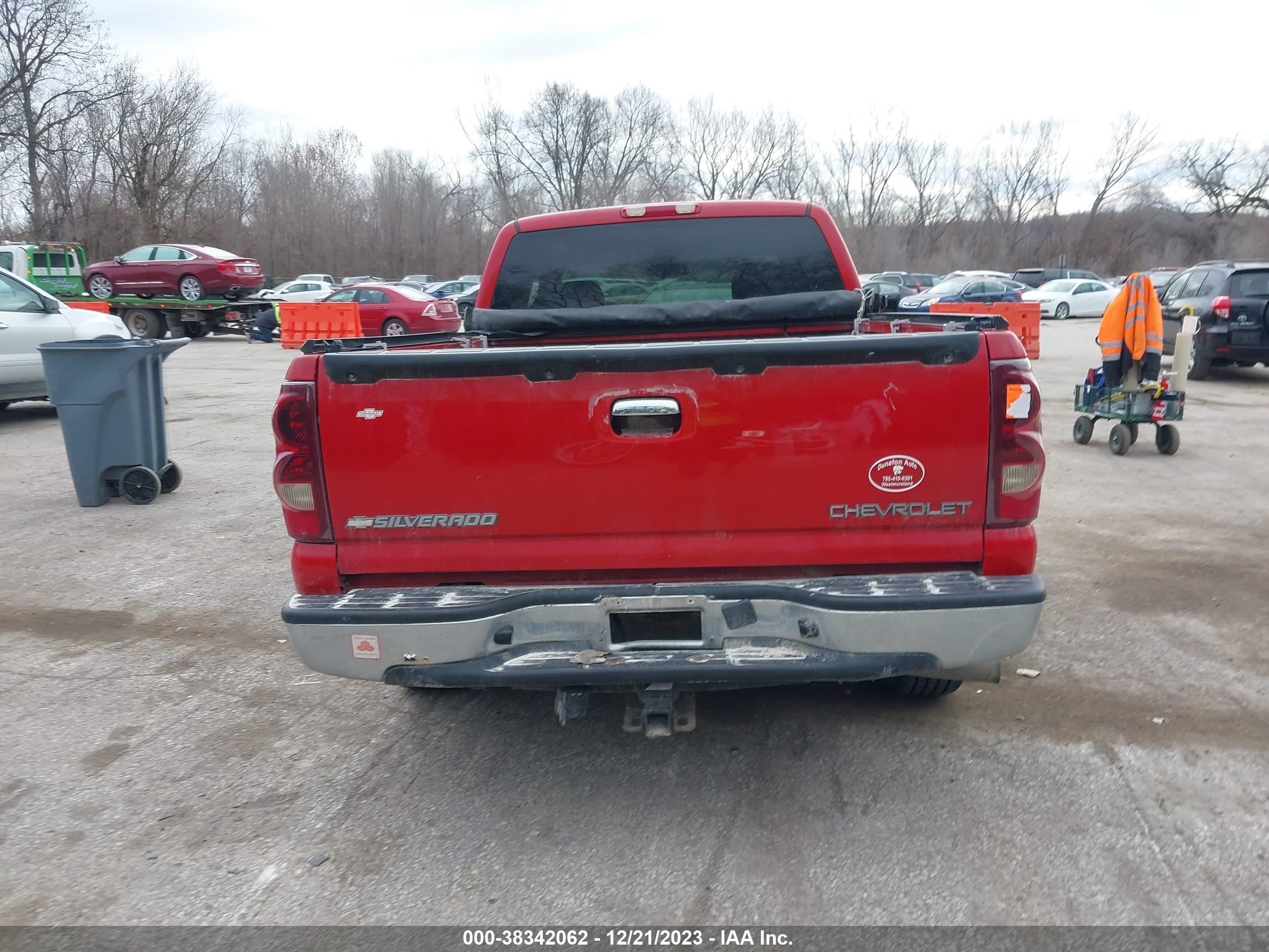 Photo 16 VIN: 2GCEC19T531101771 - CHEVROLET SILVERADO 