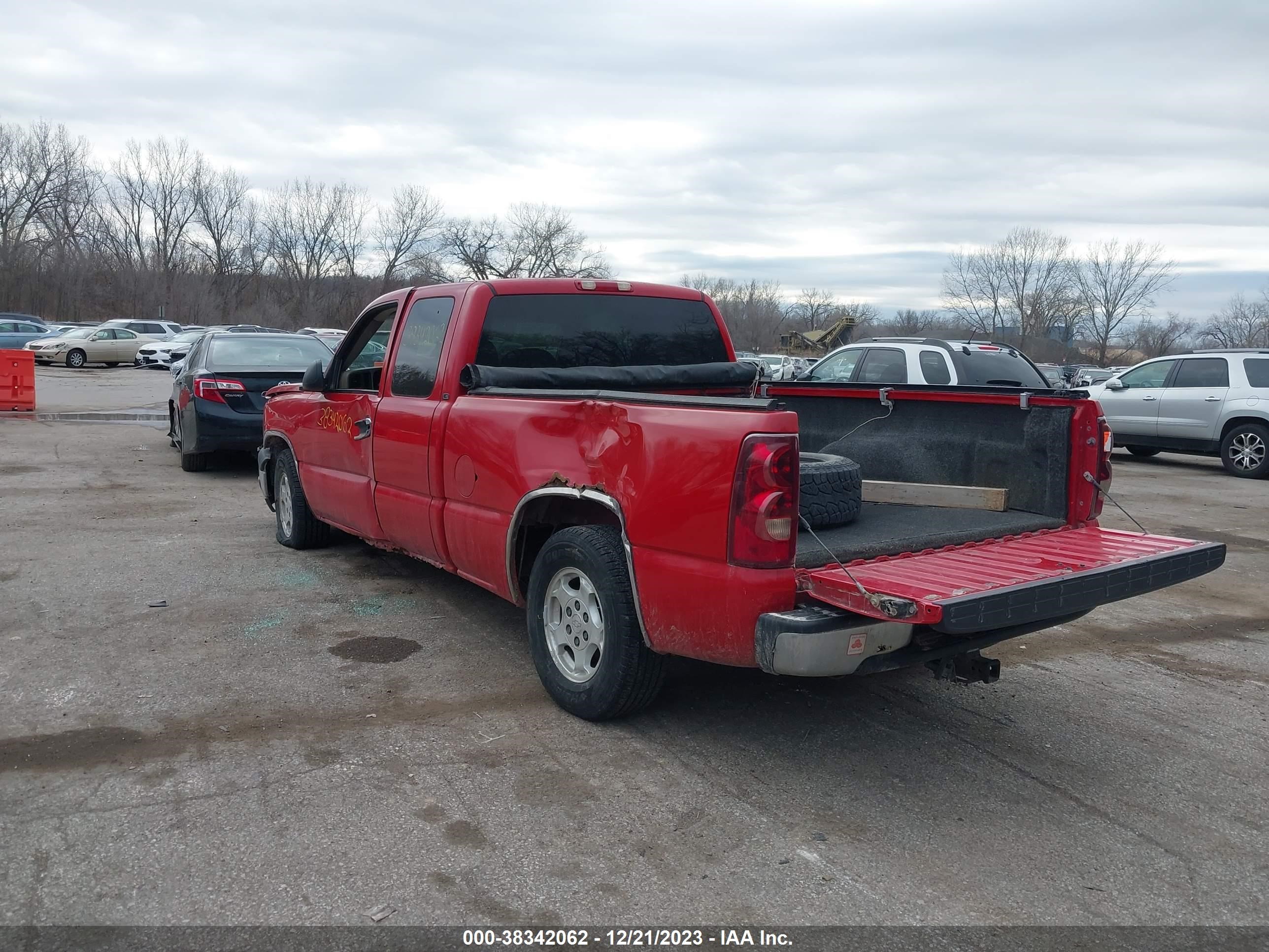 Photo 2 VIN: 2GCEC19T531101771 - CHEVROLET SILVERADO 