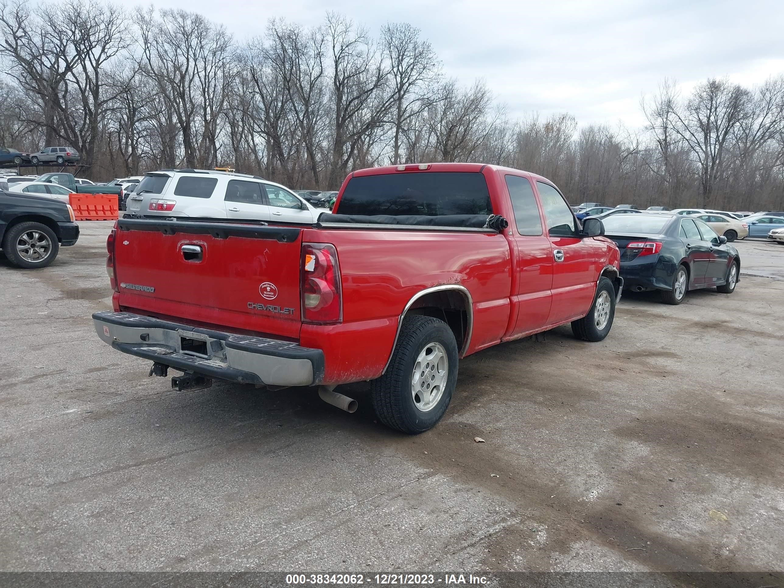 Photo 3 VIN: 2GCEC19T531101771 - CHEVROLET SILVERADO 