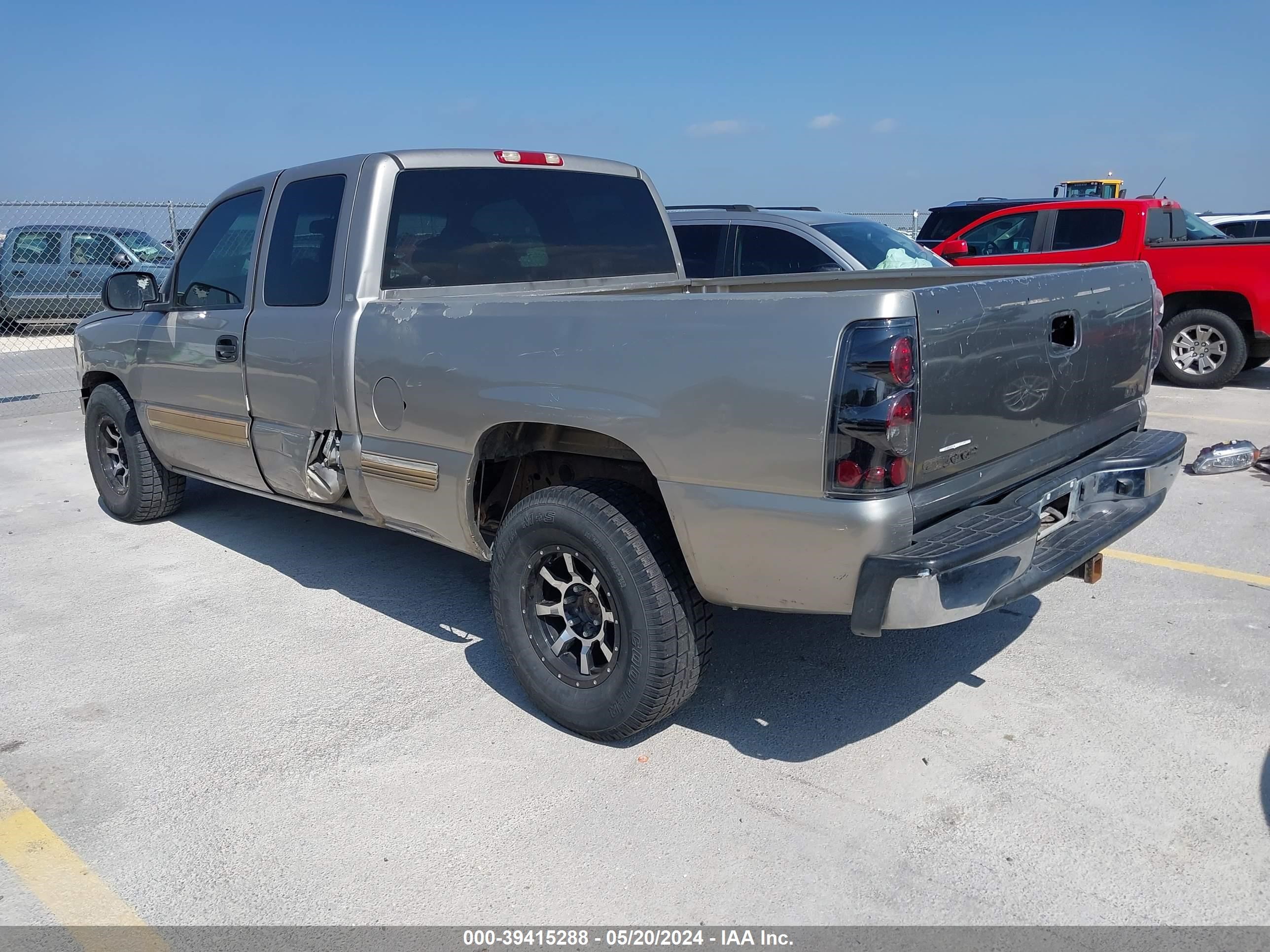 Photo 2 VIN: 2GCEC19T531182187 - CHEVROLET SILVERADO 