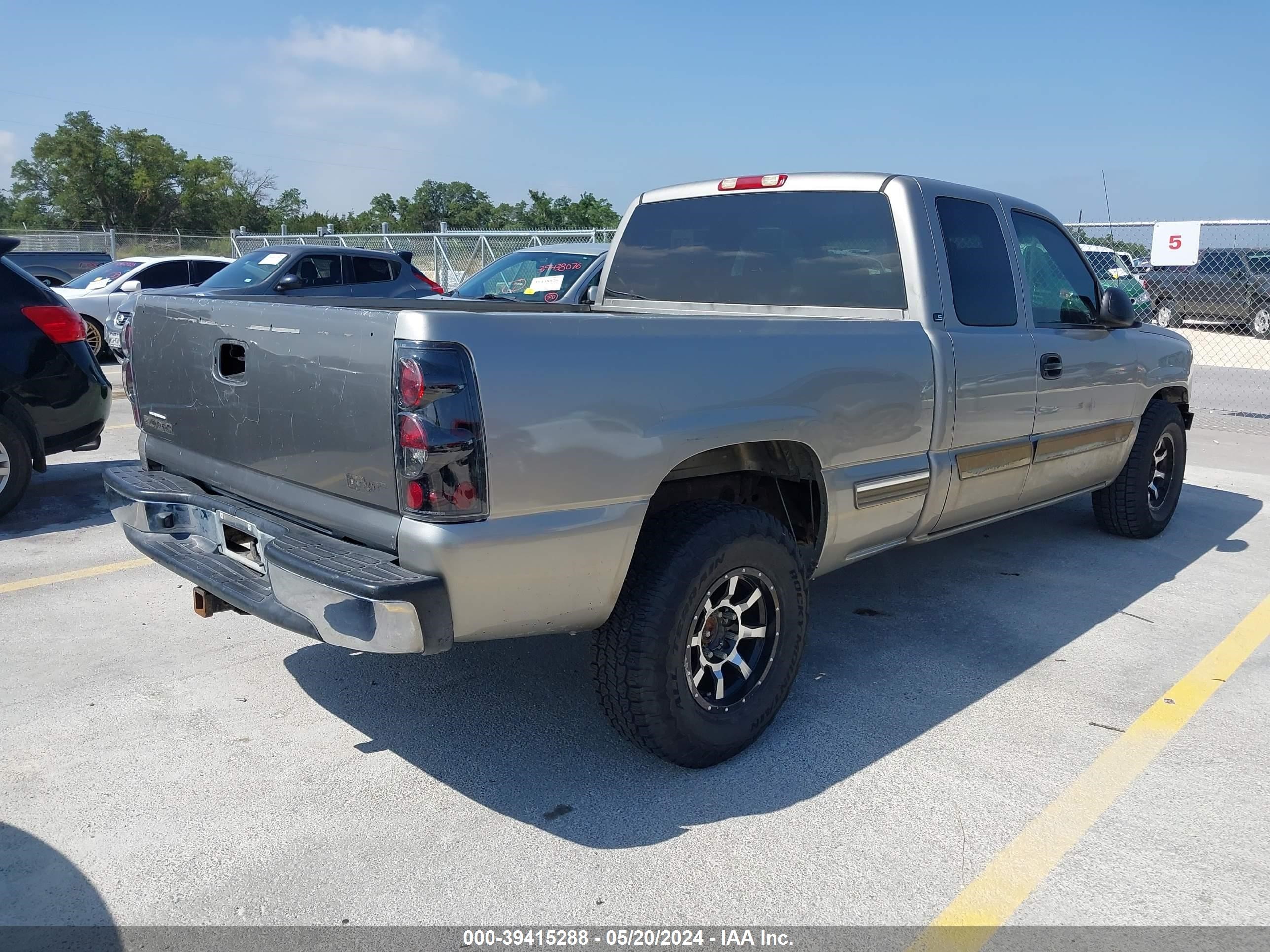 Photo 3 VIN: 2GCEC19T531182187 - CHEVROLET SILVERADO 