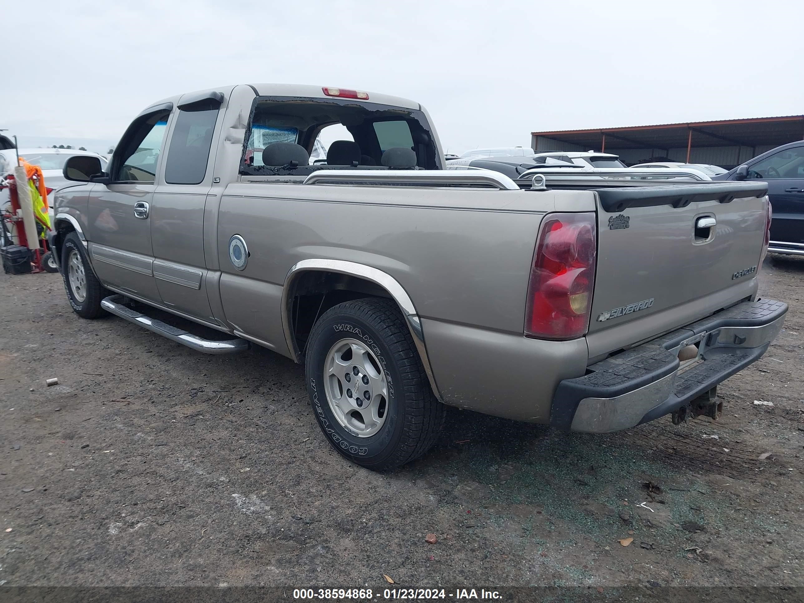 Photo 2 VIN: 2GCEC19T831219393 - CHEVROLET SILVERADO 