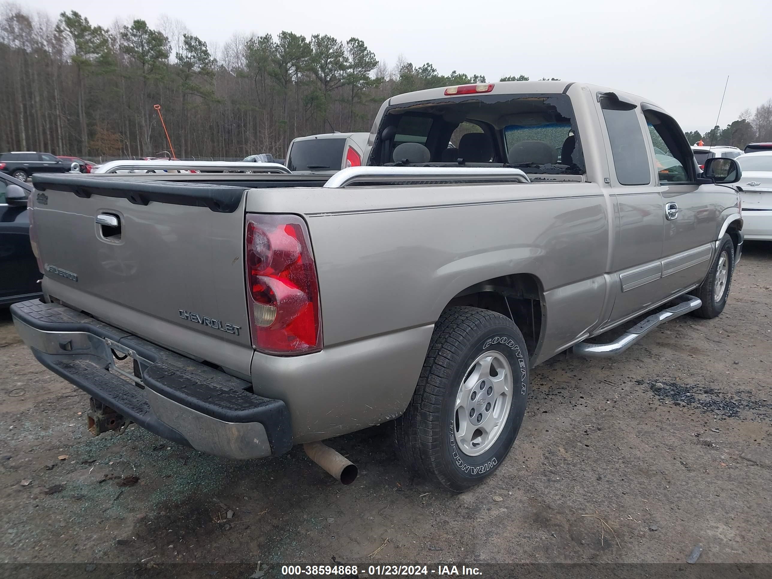 Photo 3 VIN: 2GCEC19T831219393 - CHEVROLET SILVERADO 