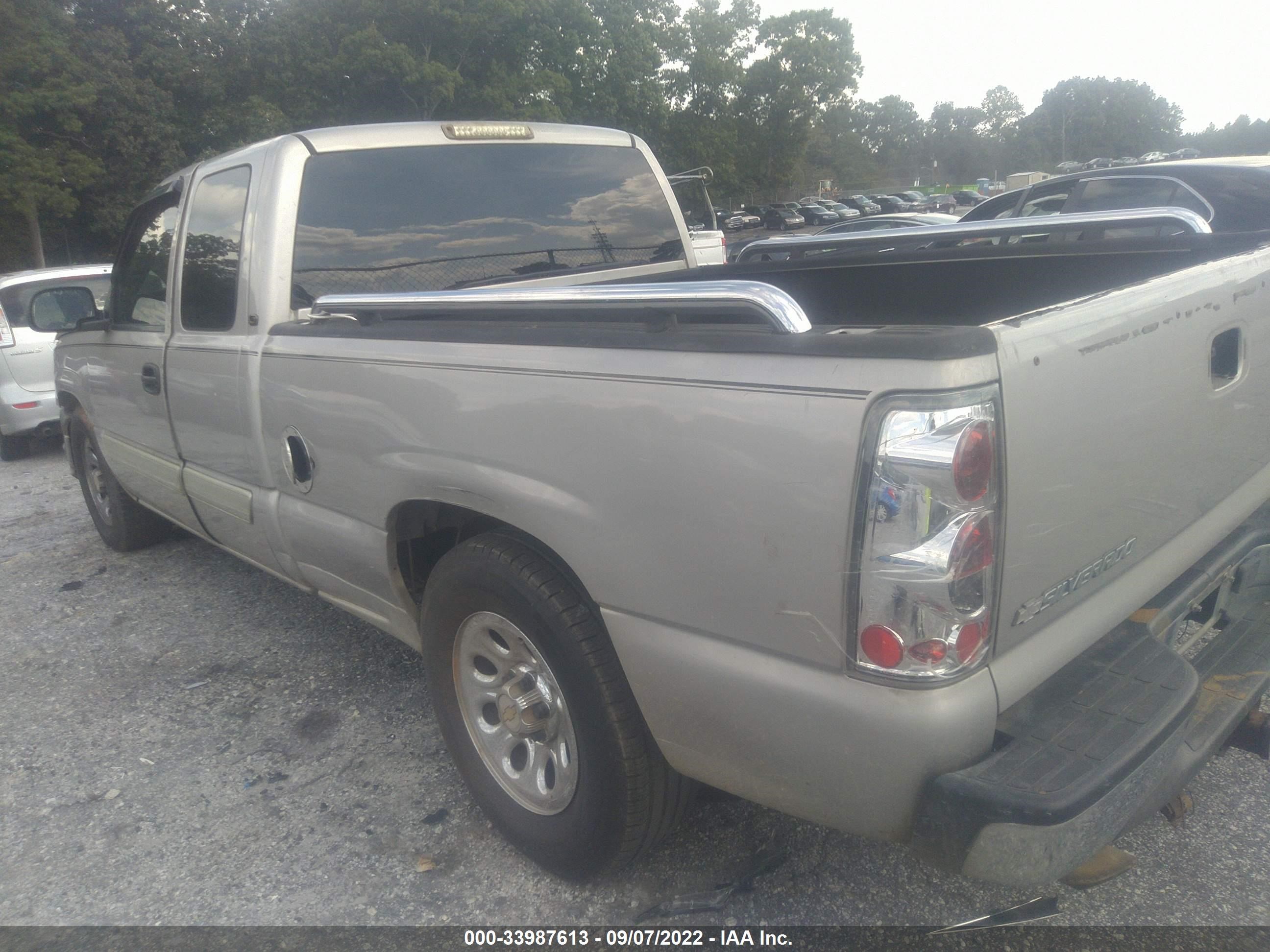 Photo 2 VIN: 2GCEC19T851100097 - CHEVROLET SILVERADO 