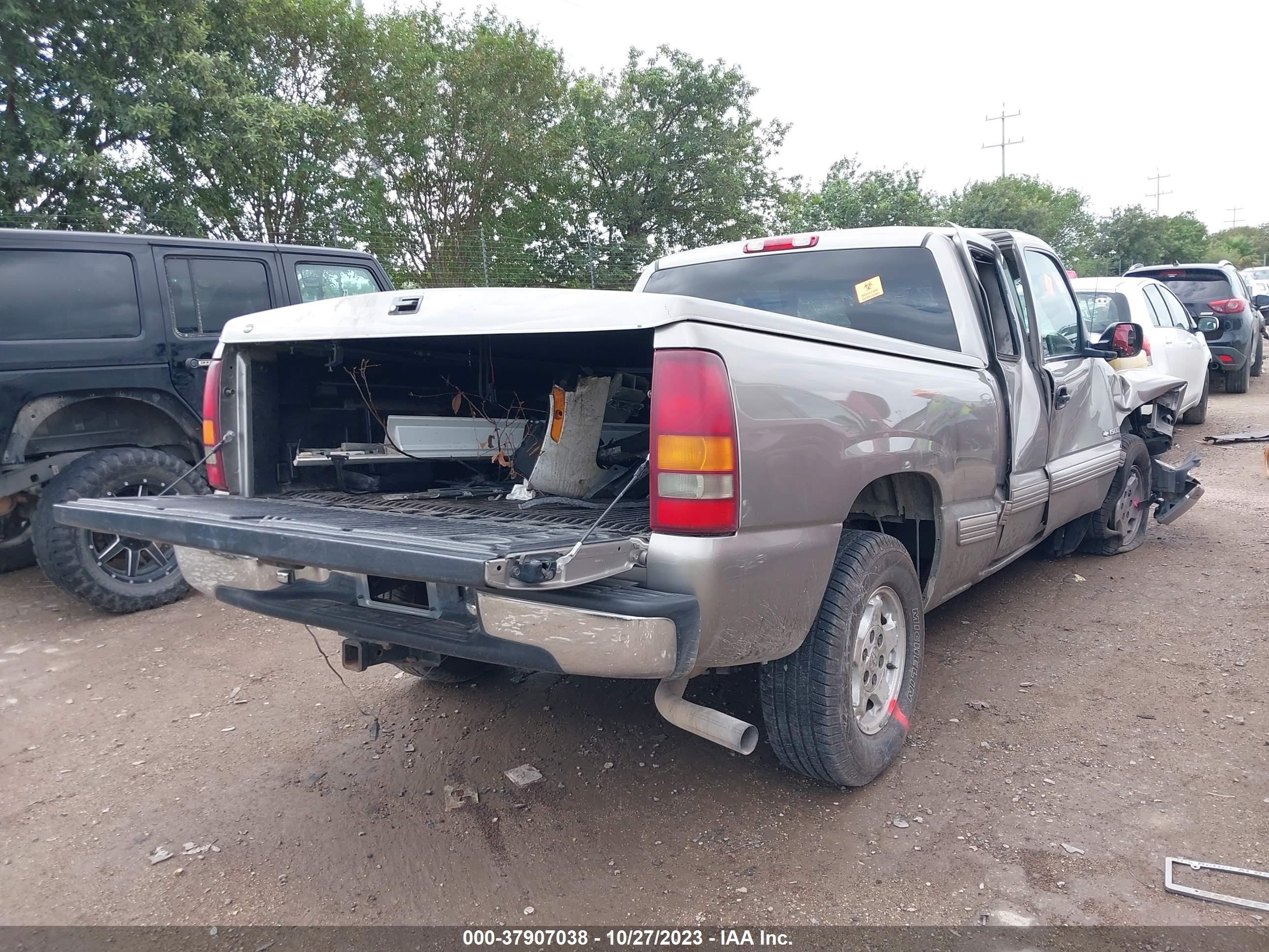 Photo 3 VIN: 2GCEC19T911127481 - CHEVROLET SILVERADO 