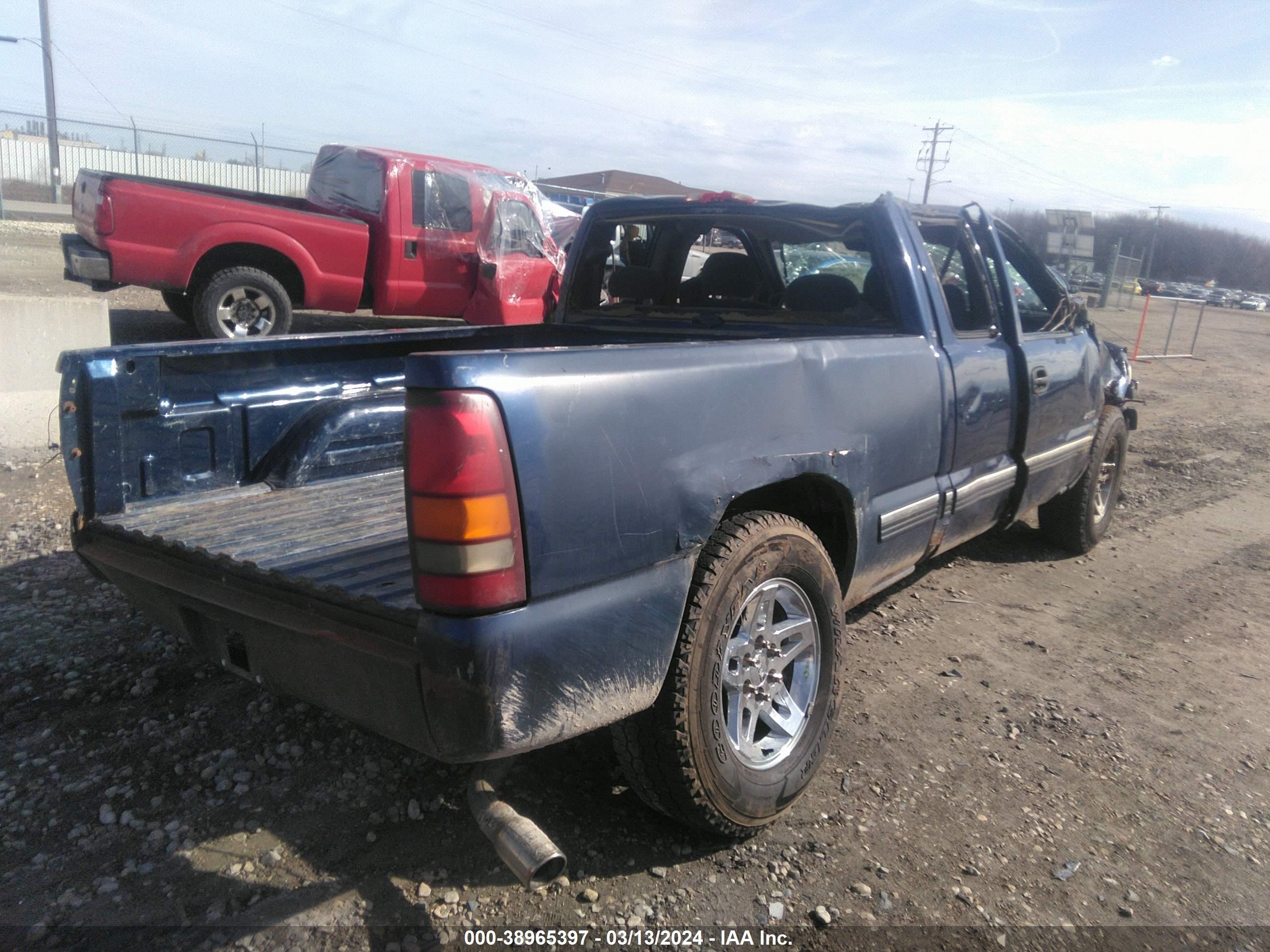 Photo 3 VIN: 2GCEC19T9Y1372601 - CHEVROLET SILVERADO 