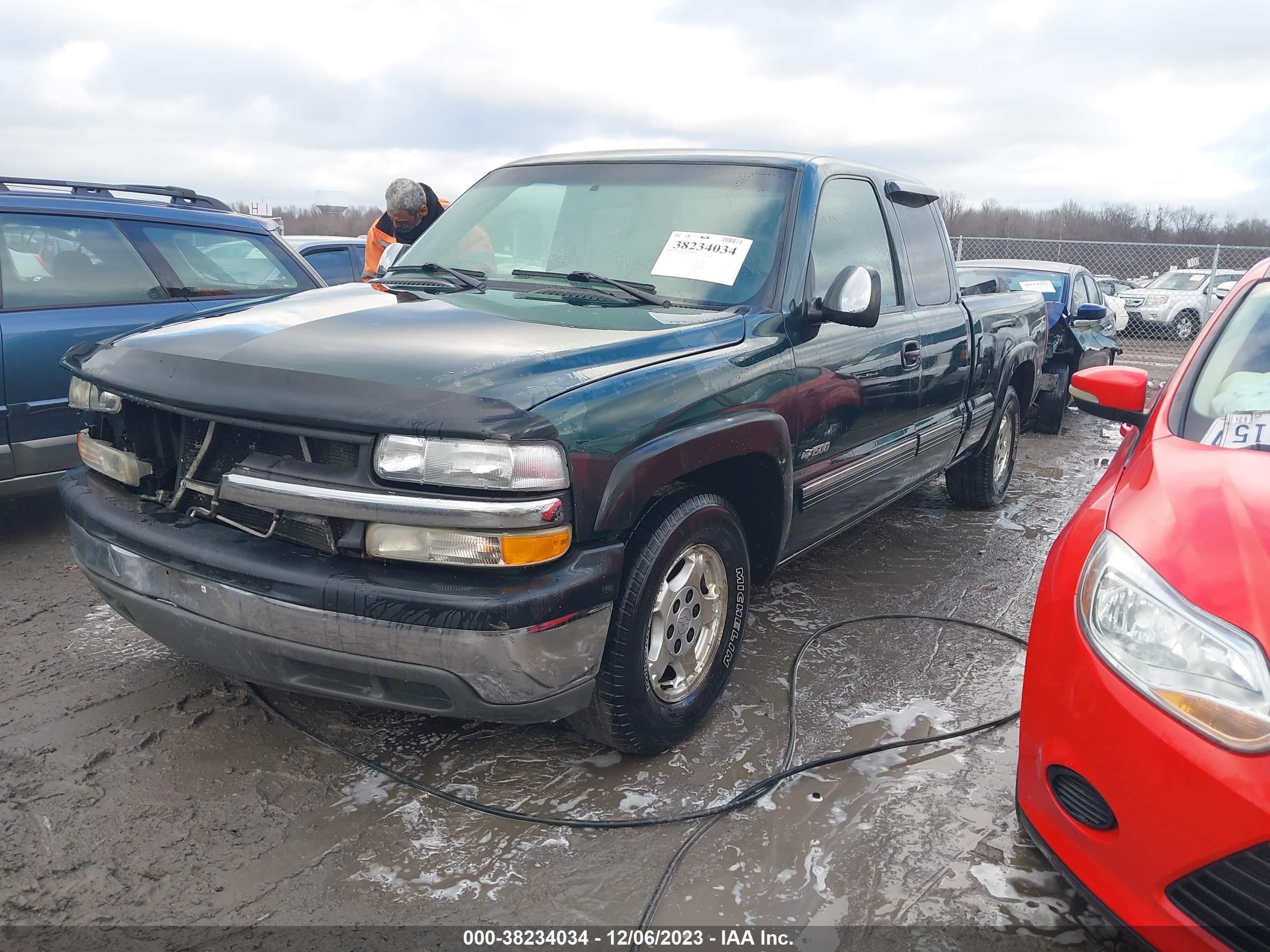 Photo 1 VIN: 2GCEC19TX21203467 - CHEVROLET SILVERADO 