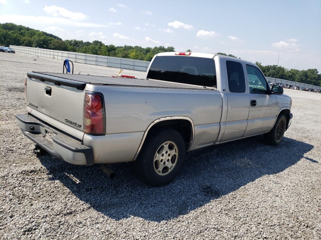 Photo 2 VIN: 2GCEC19TX41326687 - CHEVROLET SILVERADO 