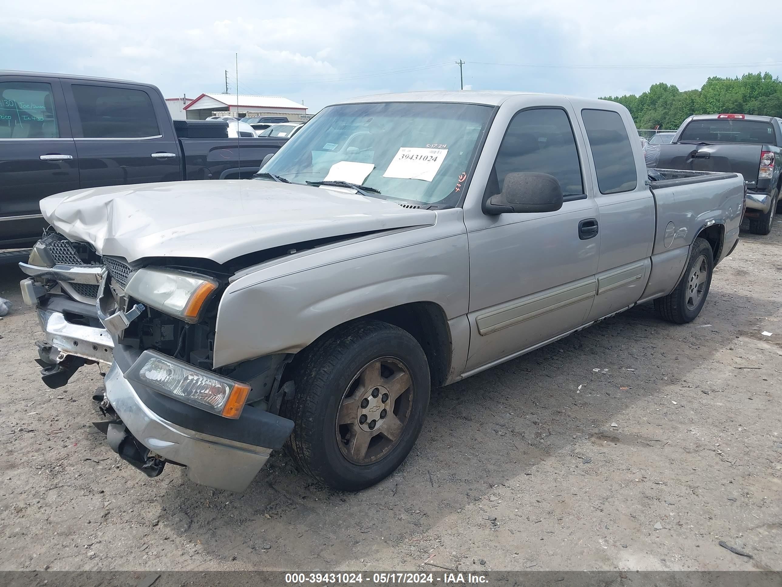 Photo 1 VIN: 2GCEC19TX51126068 - CHEVROLET SILVERADO 